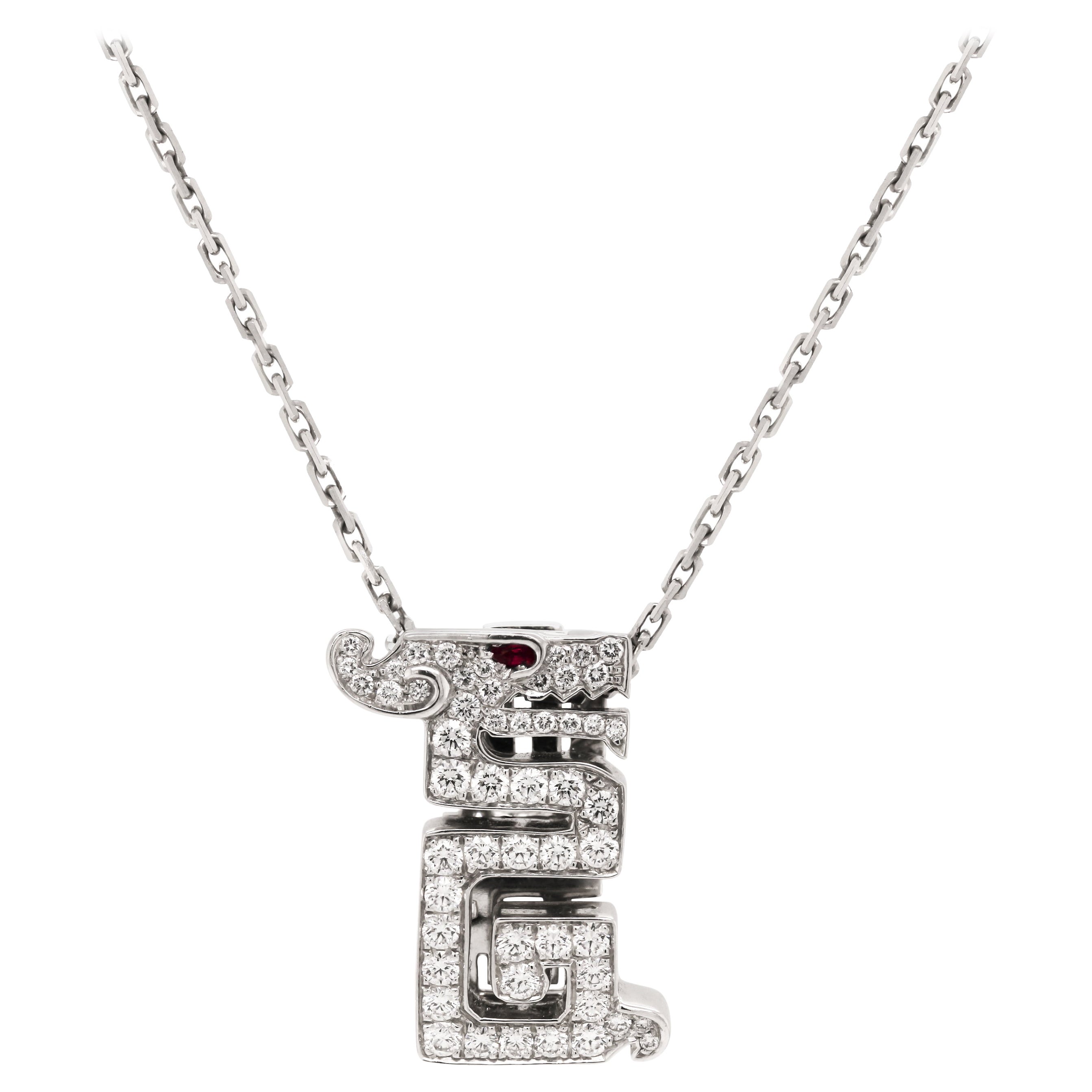 Collier pendentif en or blanc 18K de Cartier Baiser Du Dragon Diamant Rubis en vente