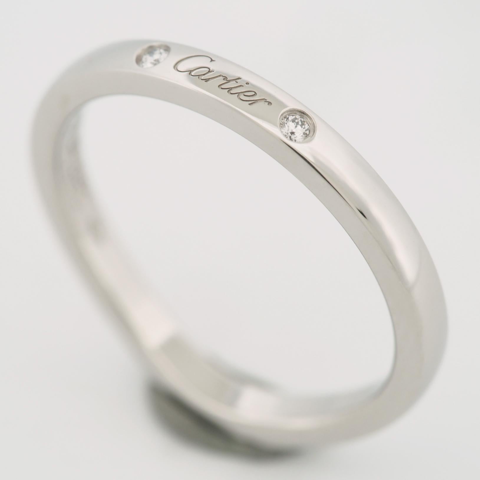 Articolo: Autentica fede nuziale Cartier Ballerine
A. Stone: 3 diamanti (totale 0,01 carati)
Metallo: Platino 950
Misura dell'anello: 50 US SIZE 5.25 UK SIZE J 3/4
Diametro interno: 15.95 mm
Misura: 2,1 mm di larghezza
Peso: 3,3 grammi
Condit: Usato