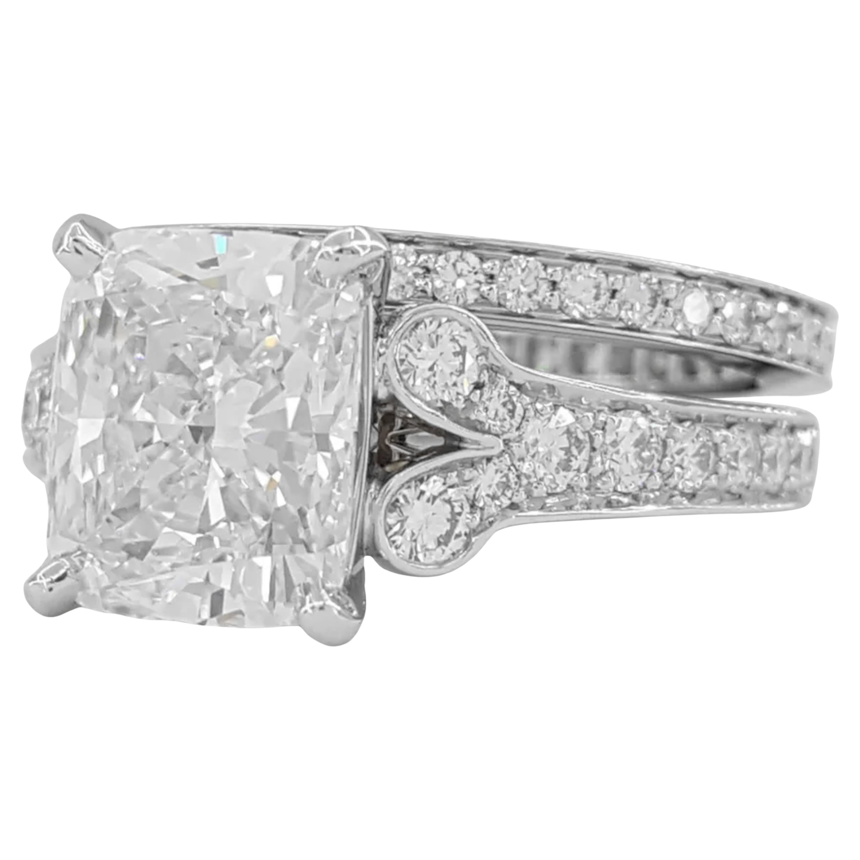 Cartier Ballerine Solitaire Engagement Ring and Wedding Band Set In Excellent Condition For Sale In Chicago, IL