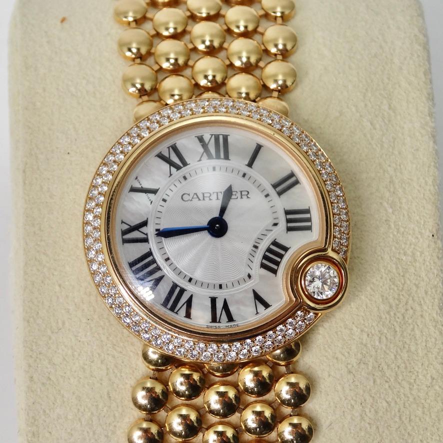 Cartier Ballon Blanc: 18 Karat Gold Perlmutt-Zifferblattuhr mit Diamant-Lünette (Rundschliff) im Angebot