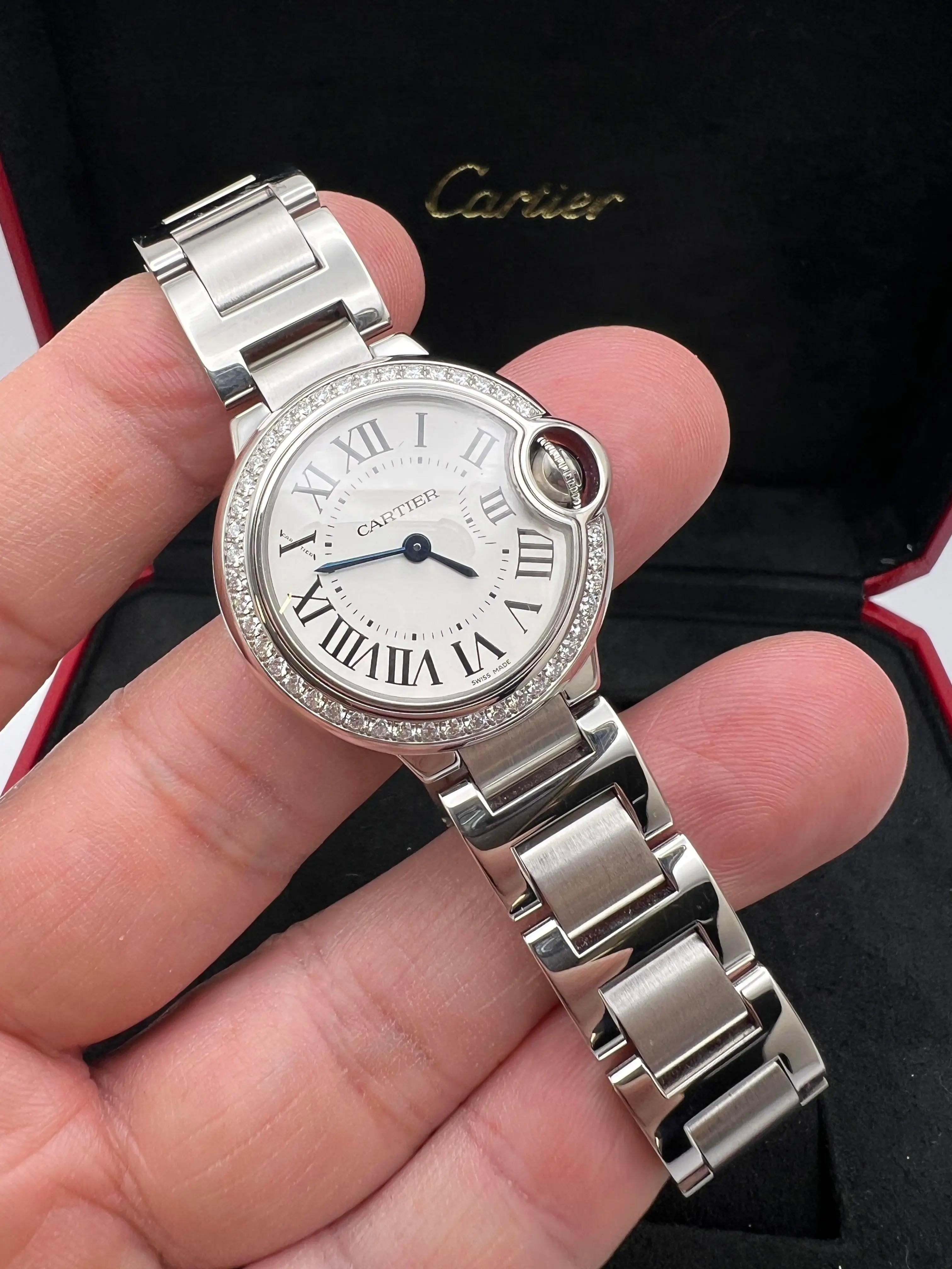 Taille ronde Cartier Ballon Bleu 28mm Factory Diamond Bezel W4BB0015 Argent Cadran Boîte Papiers en vente