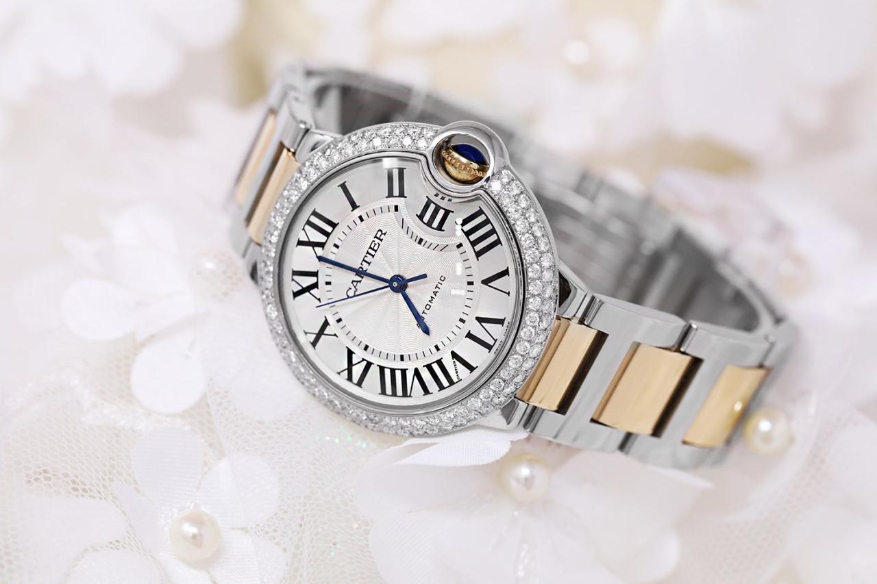 Cartier Ballon Bleu 36mm Steel 18K Yellow Gold Silver Dial Two Tone Unisex Watch Custom Diamond Bezel W6920047

This Beautiful Timepiece is Powered by Mechanical (Automatic) Movement And Features: Stainless Steel Case with a Stainless Steel and 18K