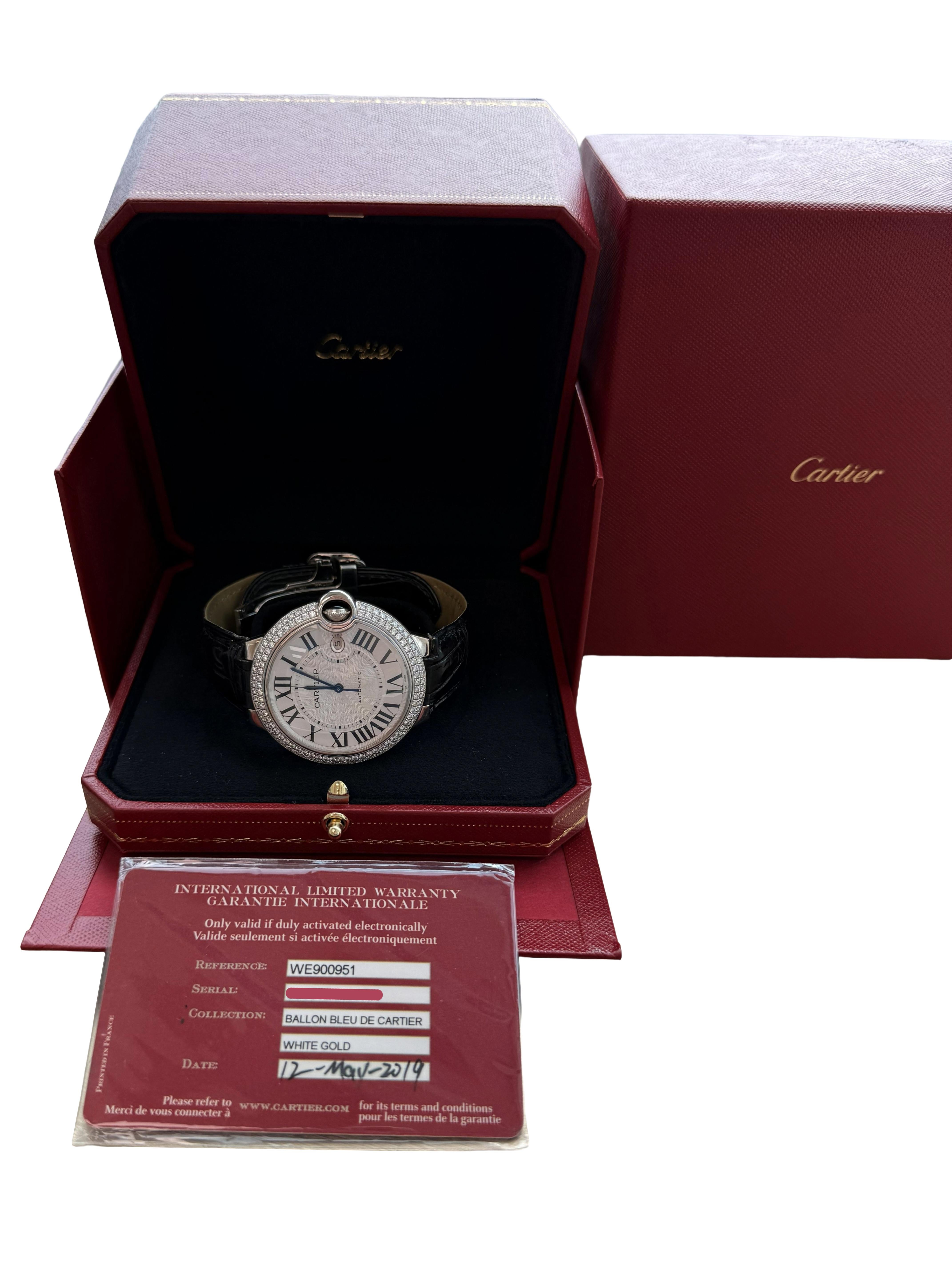 Cartier Ballon Bleu 42mm 18K Weißgold Fabrik Diamant Lünette Uhr WE900951 (Modernistisch) im Angebot