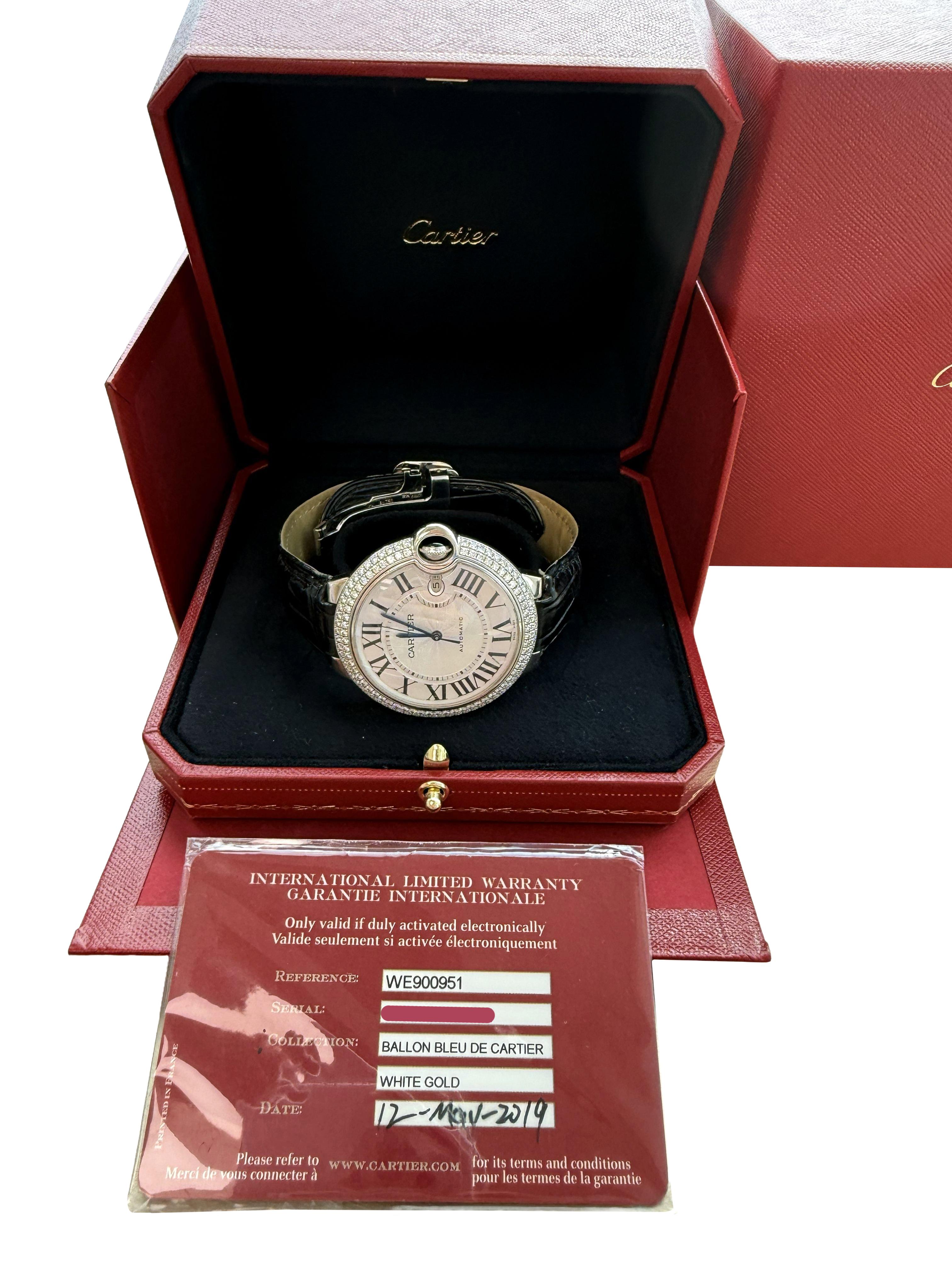 Cartier Ballon Bleu 42mm 18K Weißgold Fabrik Diamant Lünette Uhr WE900951 (Rundschliff) im Angebot