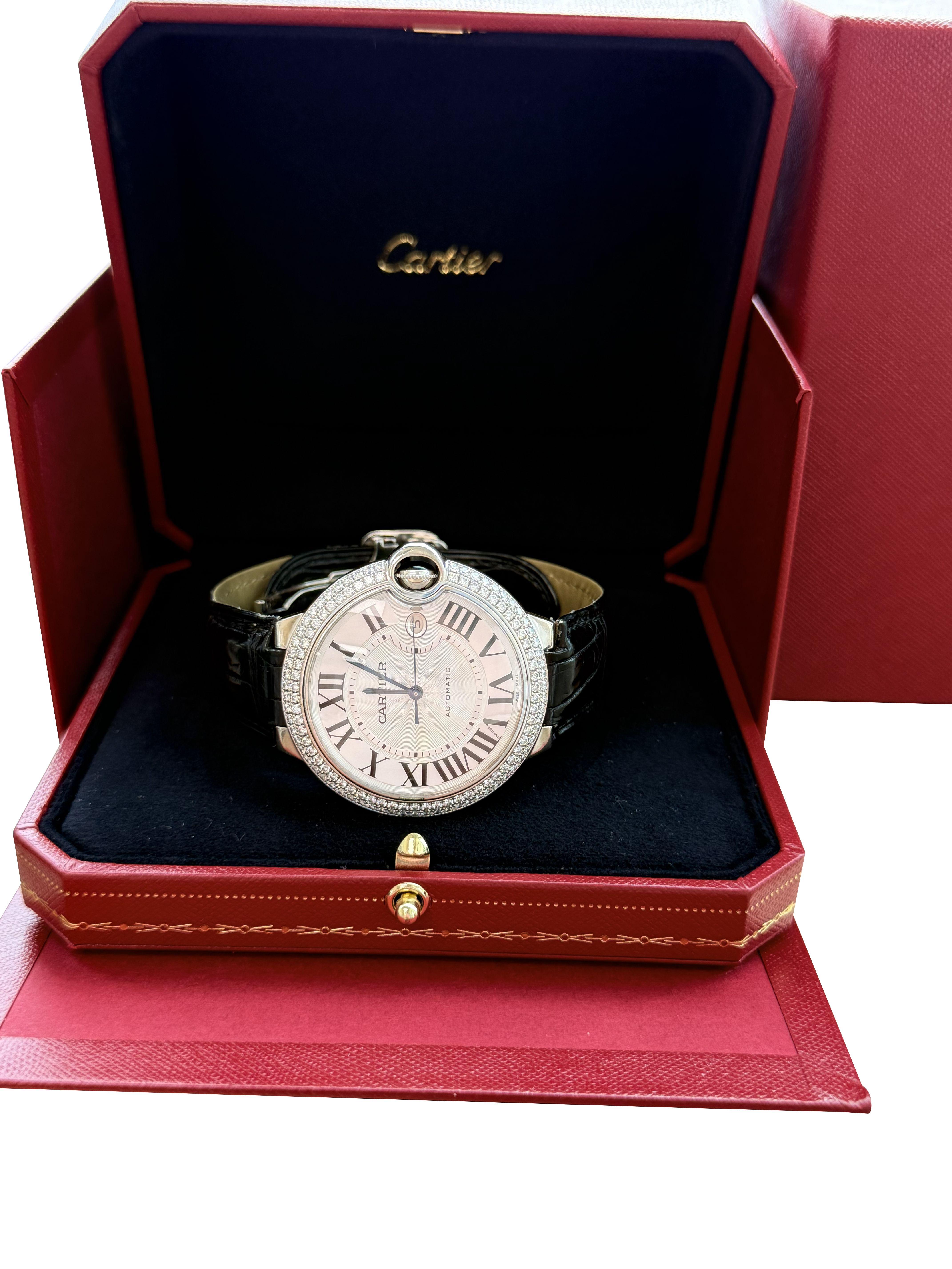 Cartier Ballon Bleu 42mm 18K Weißgold Fabrik Diamant Lünette Uhr WE900951 für Damen oder Herren im Angebot