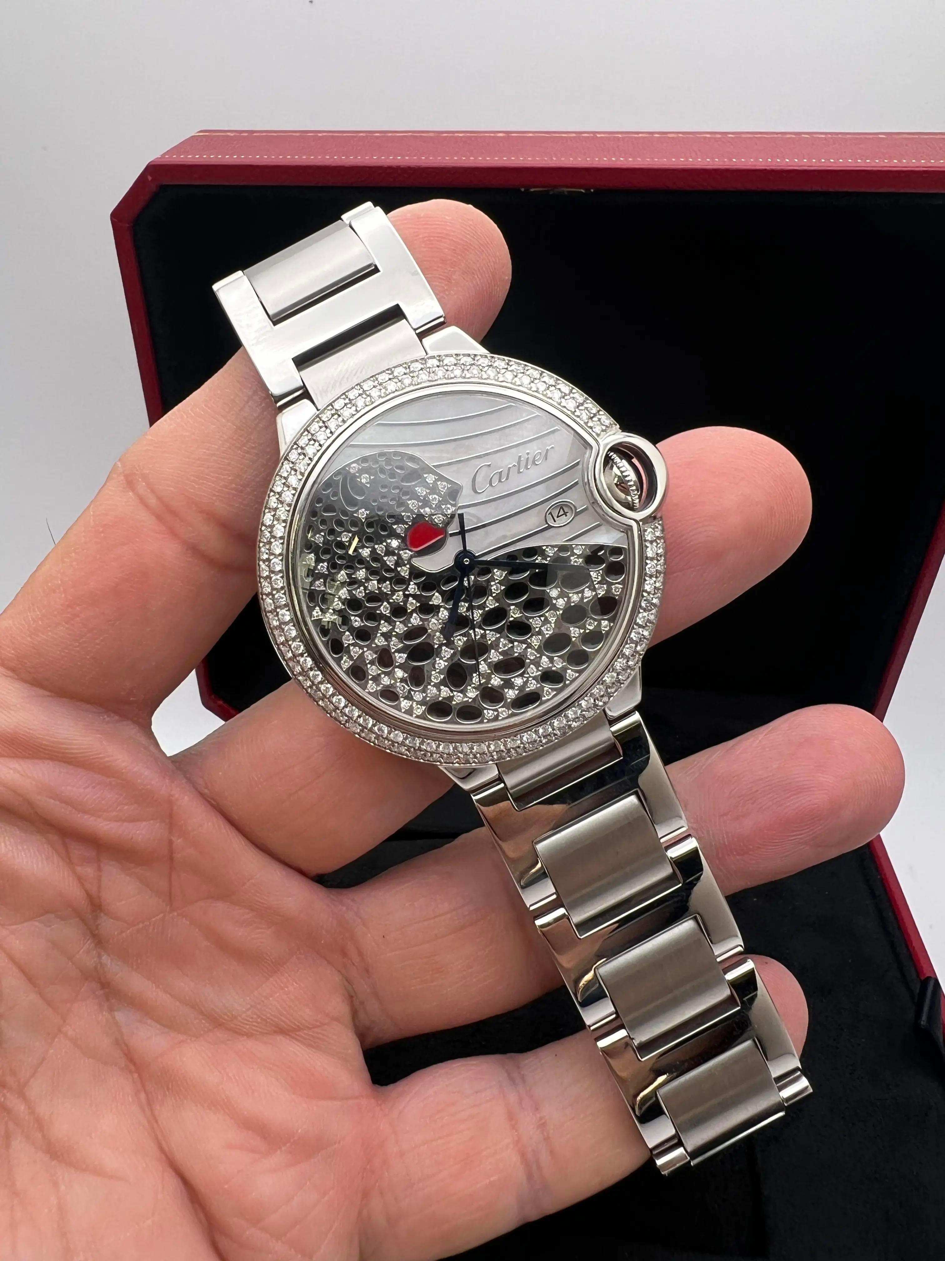 Cartier Ballon Bleu 42 mm Quadrante e lunetta con diamanti personalizzati Panther W69012Z4 In condizioni ottime in vendita a New York, NY