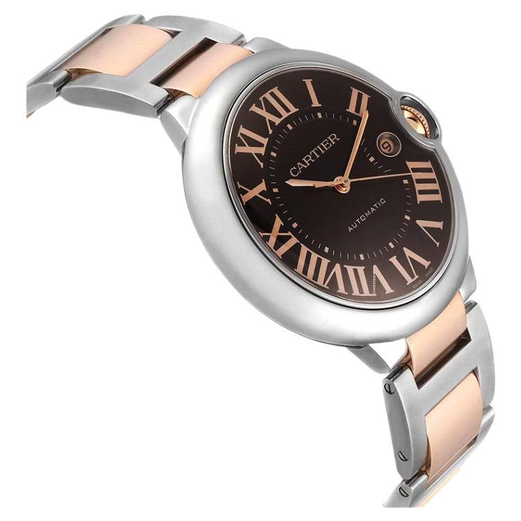 État neuf
Acier inoxydable et or rose 18k
Taille du boîtier : 42 mm
Mouvement : Automatique
Cadran guilloché brun chocolat avec chiffres romains peints
Lunette lisse en acier inoxydable
Mains en forme d'épée
Calendrier de la date à 3 heures
Verre