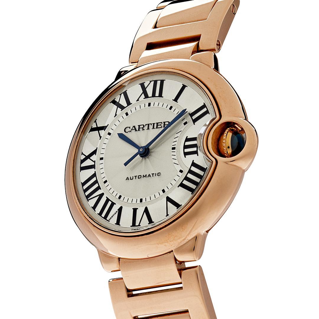 This elegant Ballon Bleu de Cartier ladies watch is crafted in a rose gold case measuring 36mm in diameter. The silver dial features roman numerals and is finished on a rose gold bracelet.
 
Reference Number	W69004Z2
Model	Ballon Bleu de