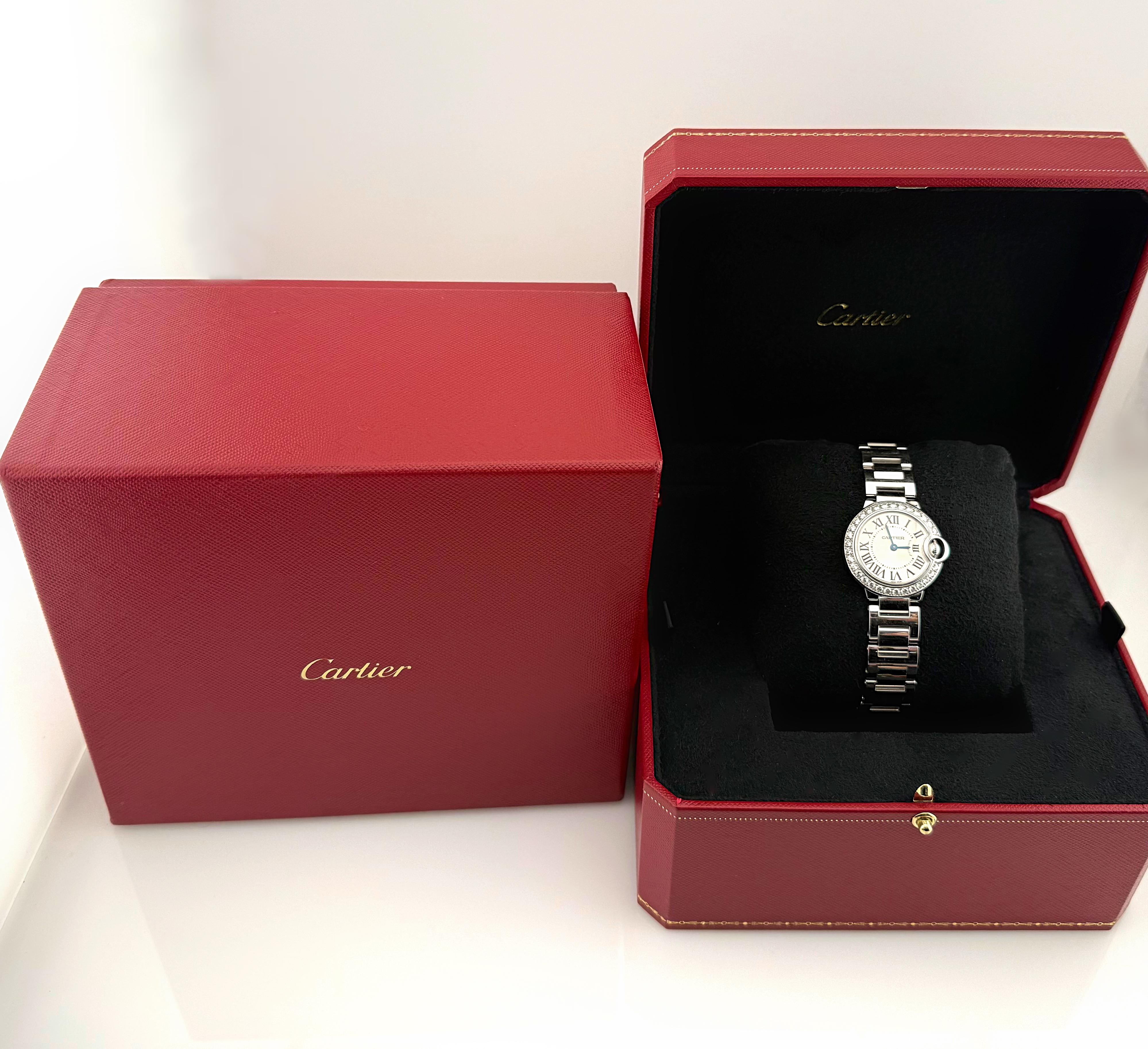 Cartier Ballon Bleu Ladies 3008 WE900323 Diamond Bezel 18K White Gold
Style Number: 3008
Model: Cartier Ladies Ballon Bleu
Case Material: 18K White Gold
Band: 18K White Gold
Bezel: Factory Diamond Bezel
Dial: Silver
Face: Sapphire Crystal
Case Size:
