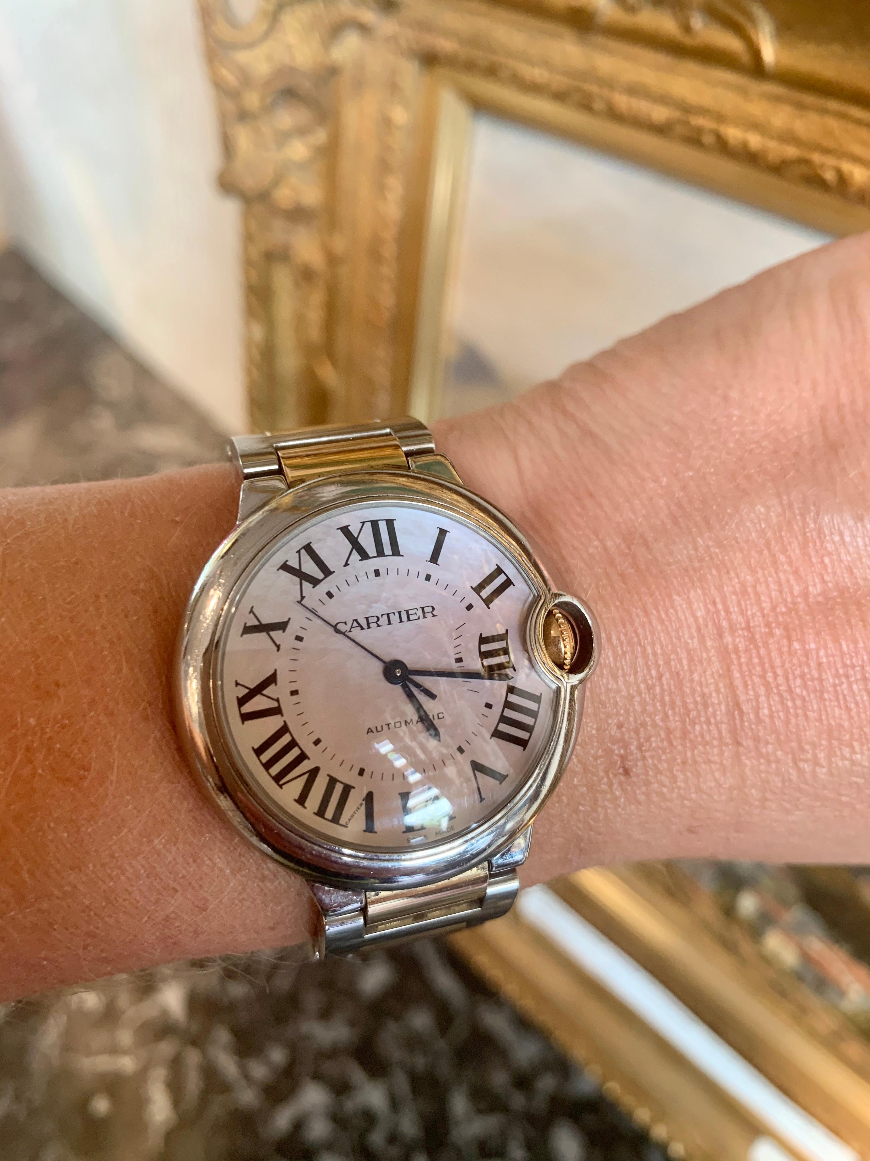 Contemporain Cartier Montre Ballon en acier inoxydable bleu et or jaune 18 carats avec cadran rose en vente