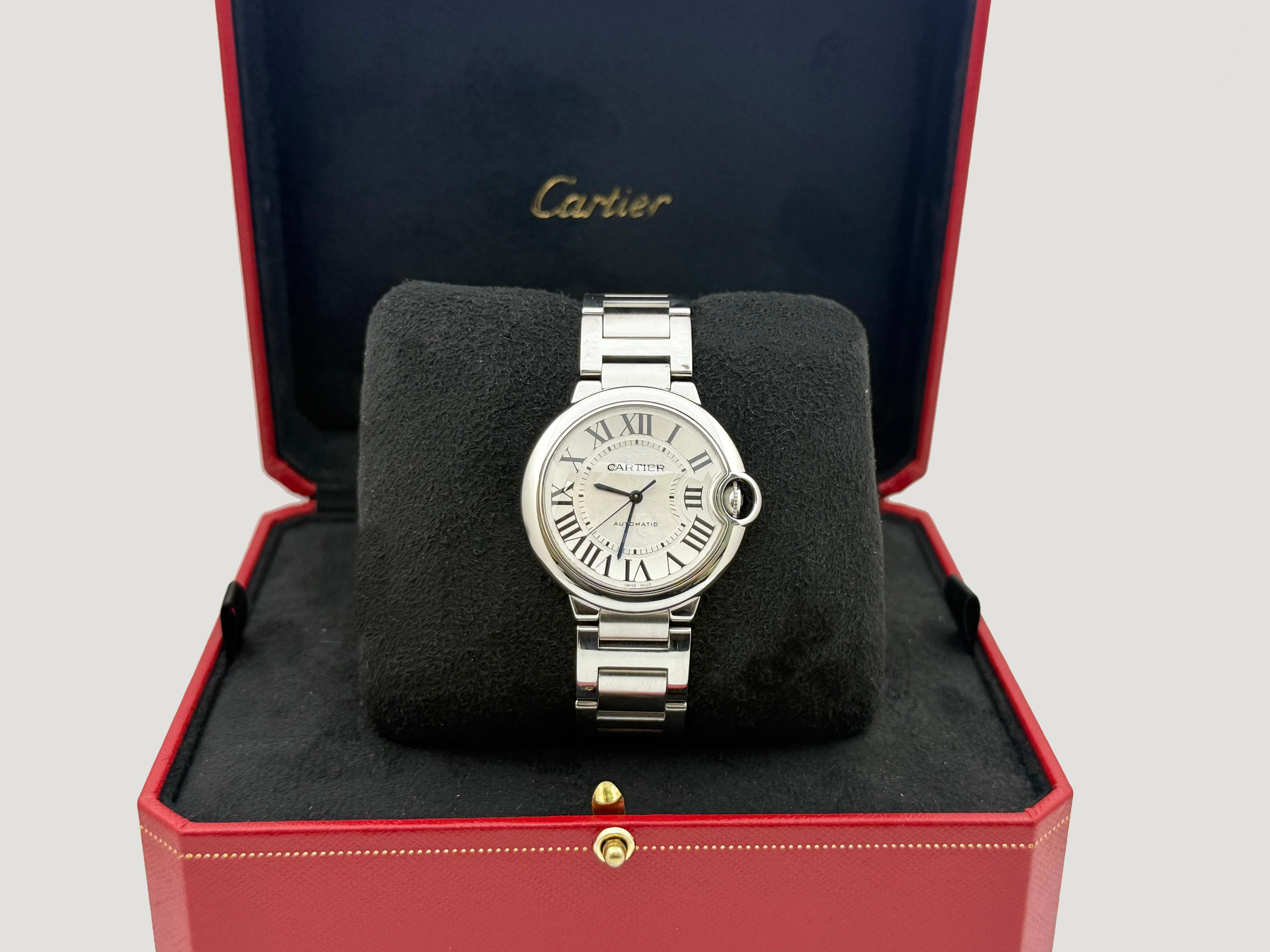 Número de estilo: W6920046



De serie: 3284********



Año: 2020

 

Model No: Cartier Ballon Bleu 

 

Material de la caja: Acero inoxidable

 

Banda: Acero inoxidable

  

Bisel: Acero inoxidable

  

Esfera: Dial romano plateado

 

Cristal: