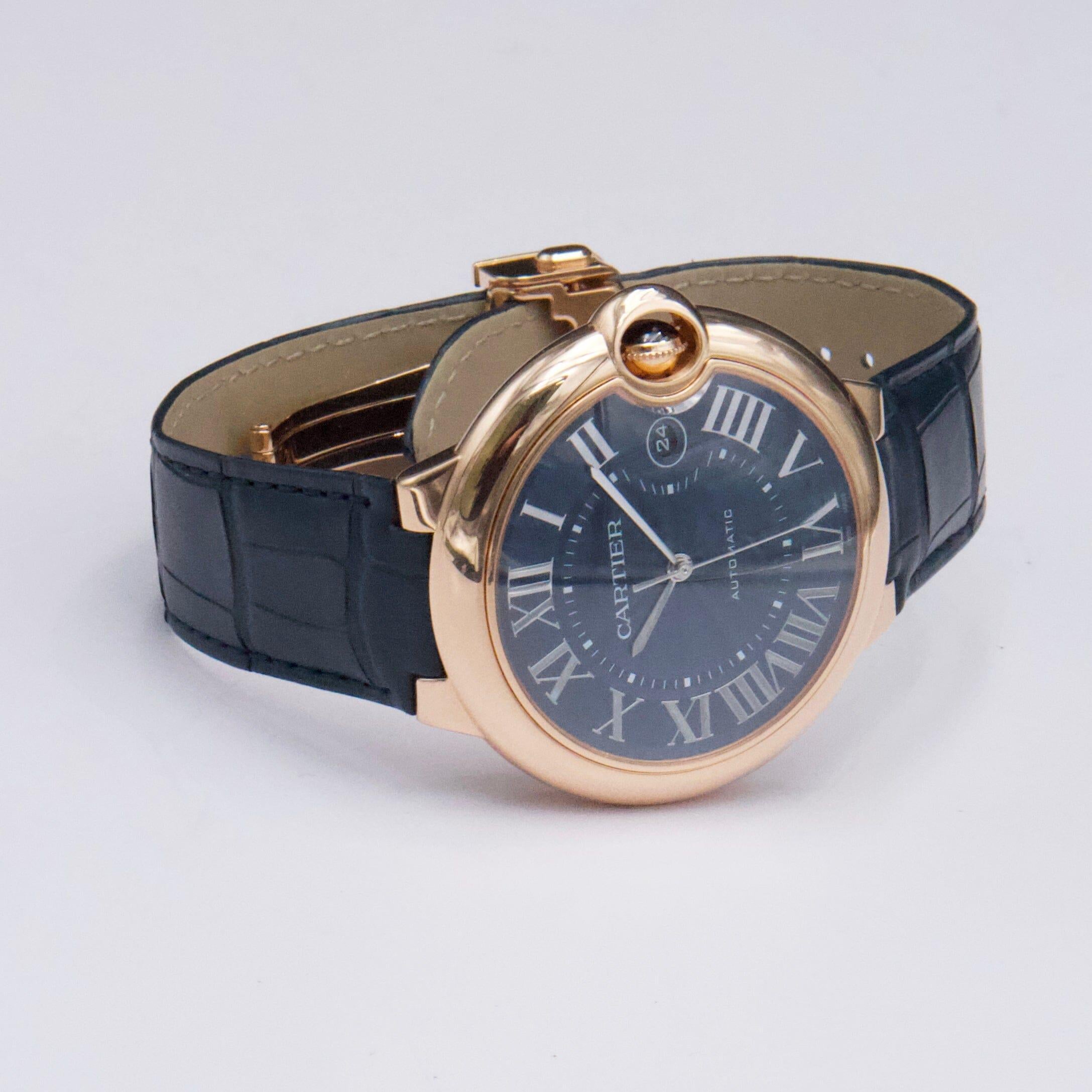 Cartier Ballon Bleu WGBB0036 Azul Dail 18K Oro Rosa Reloj Caballero Caja Papeles en Excelente estado para la venta en Great Neck, NY