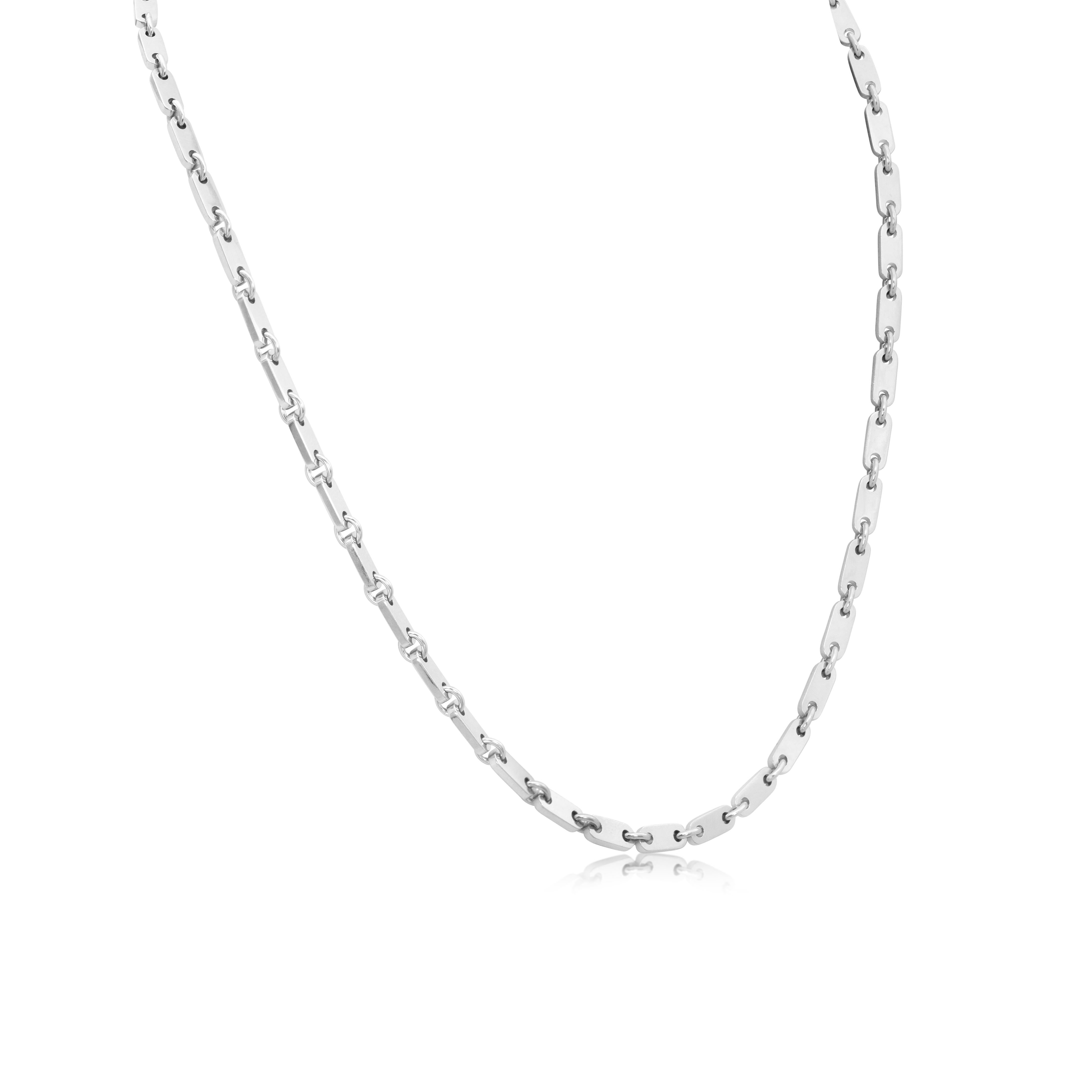 Collana a catena Cartier bar fidelity di Cartier. Finemente realizzato in oro bianco 18 carati, pesa 29 grammi. Questa collana alla moda misura 18 pollici di lunghezza. Circa 1998