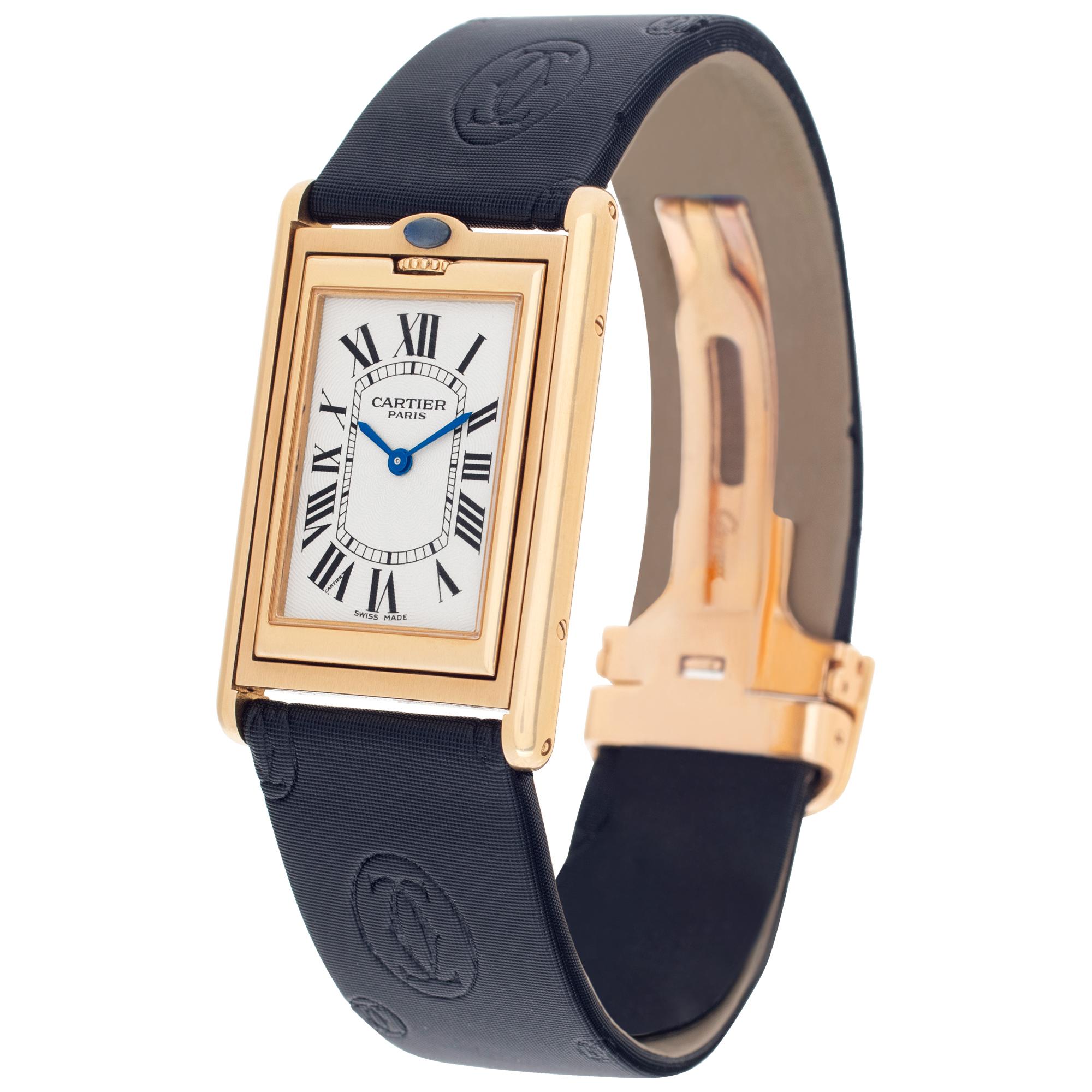 Édition limitée Cartier Tank Basculante Millenium CPCP Collection Privee Cartier Paris en or jaune 18 carats sur un bracelet en satin avec boucle déployante 18 carats. Wind manuel. Taille du boîtier de 25 mm x 39 mm (y compris les cornes). Édition