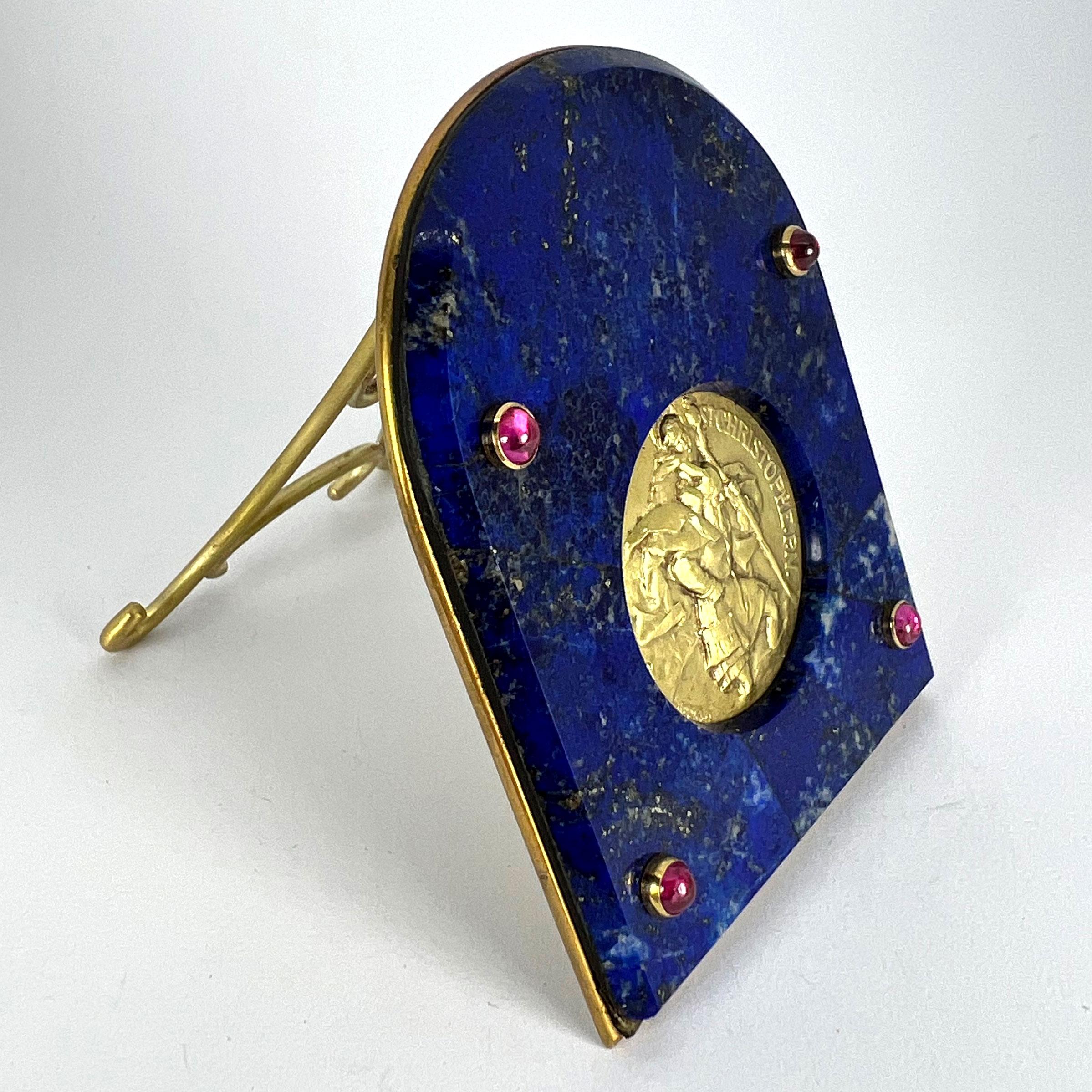 Christophe de Cartier Médaille en or jaune 18 carats Lapis Lazuli Rubis en vente 10