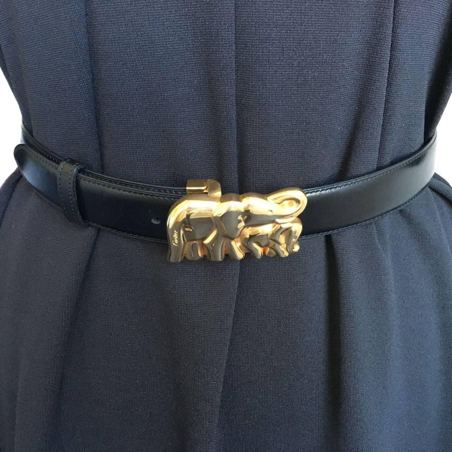 Superb CARTIER belt in black leather and gold elephant buckle. In excellent condition. Tiny scratches above the holes.

Dimensions: Total length with the buckle: 86.5 cm. At the first hole: 70 cm - at the last hole: 77 cm - width: 2.9 cm

Will be