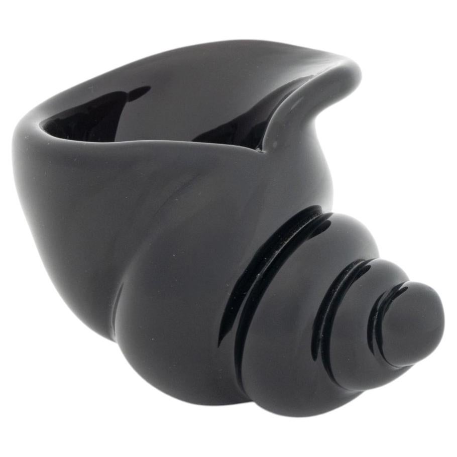 Cartier-Vase aus schwarzem Glas in Muschelform, mit der Aufschrift „Cartier“ im Angebot