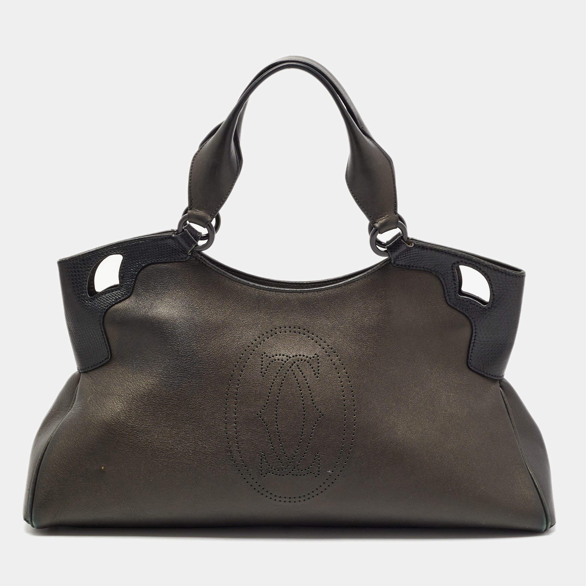 Showcasing classic allure and exceptional structure, this Cartier Marcello de Cartier bag is impressive at first sight. It comes created from black leather, and the brand signature on the front marks its flawless craftsmanship. Lined with nylon, the