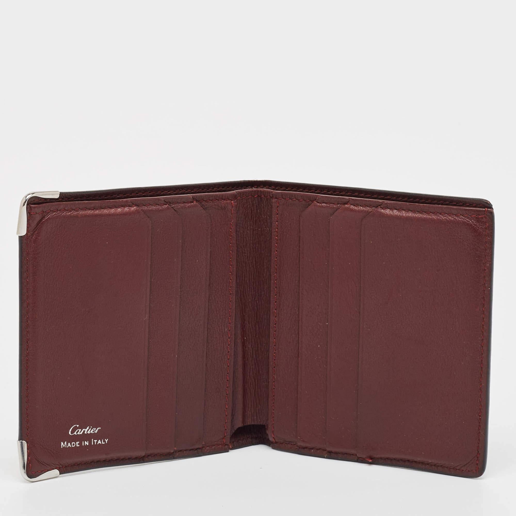 This designer wallet is an immaculate balance of sophistication and rational utility. It has been designed using prime quality materials and elevated by a sleek finish. The creation is equipped with ample space for your monetary essentials.