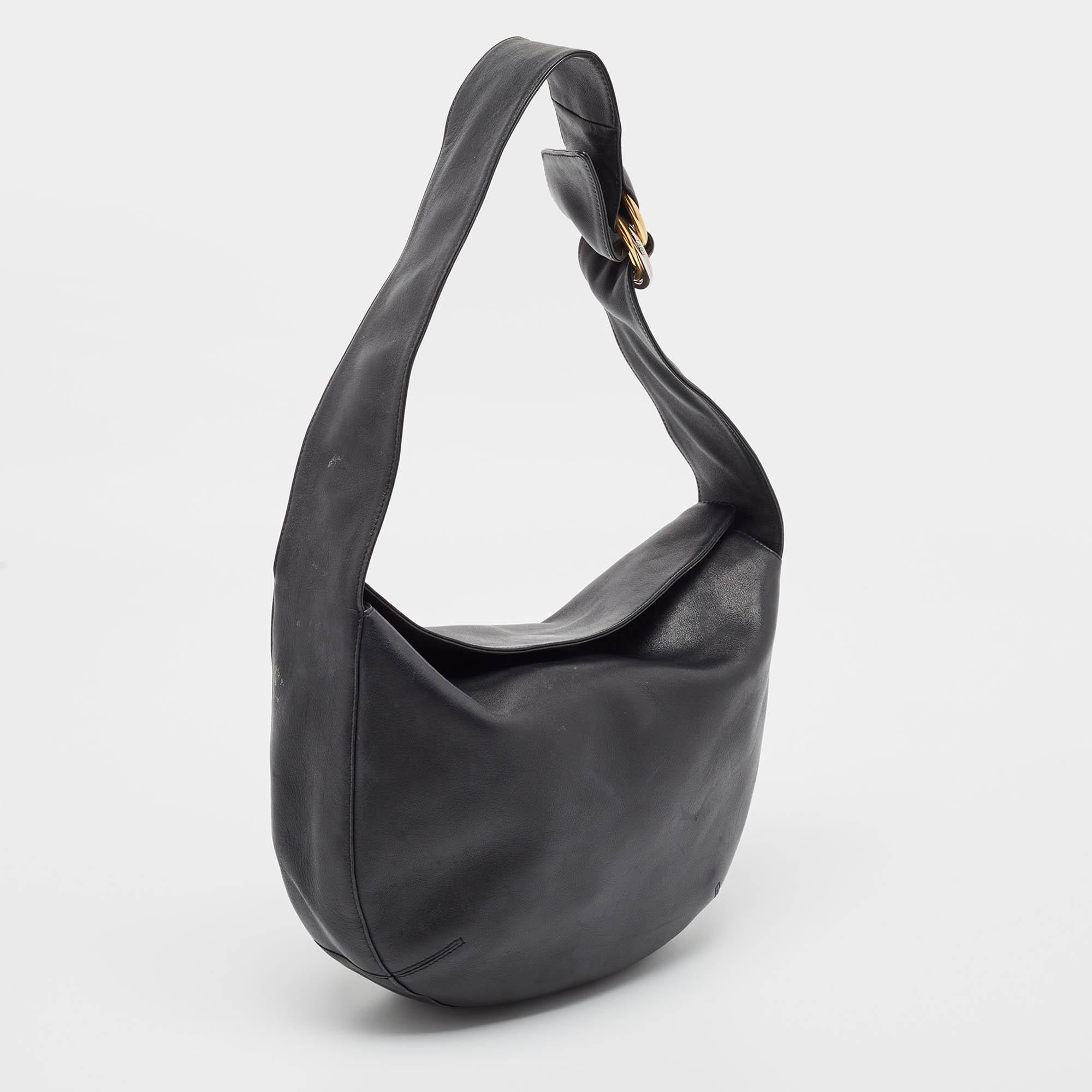 Cartier Black Leather Shoulder Bag In Good Condition In Dubai, Al Qouz 2