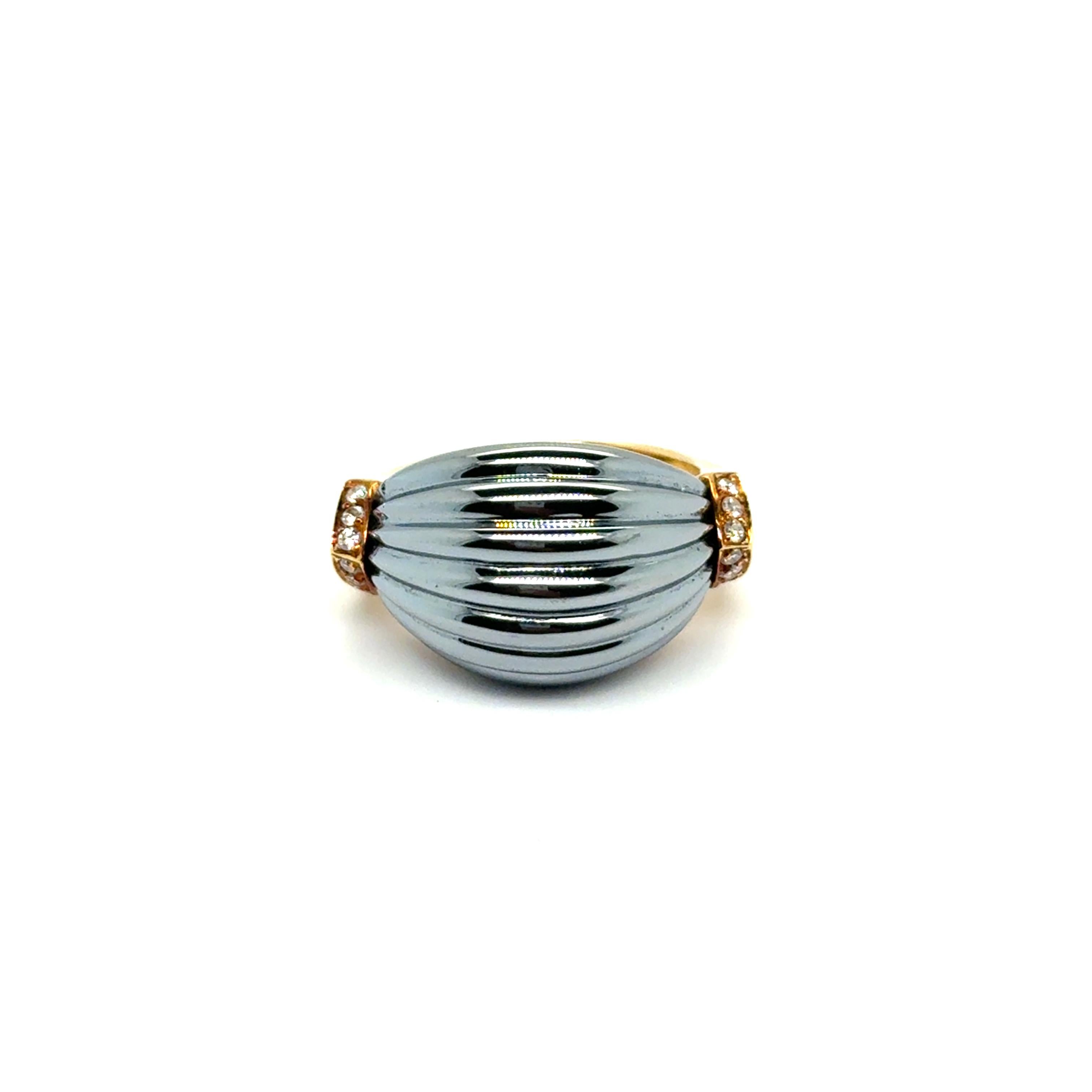 Cartier Bombe Ring with Hematite and Diamonds in 18 Karat Yellow Gold in vendita 4