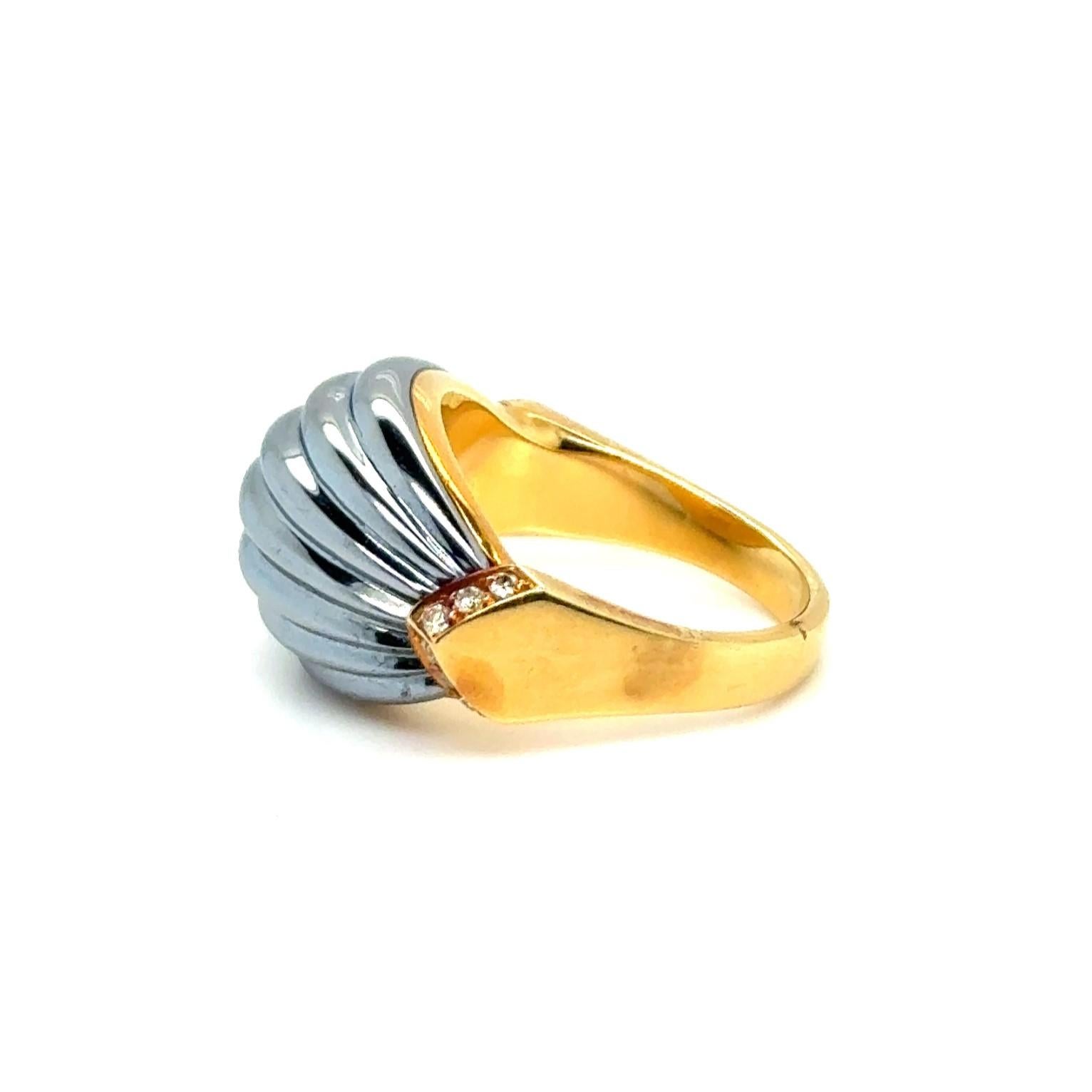 Taglio brillante Cartier Bombe Ring with Hematite and Diamonds in 18 Karat Yellow Gold in vendita