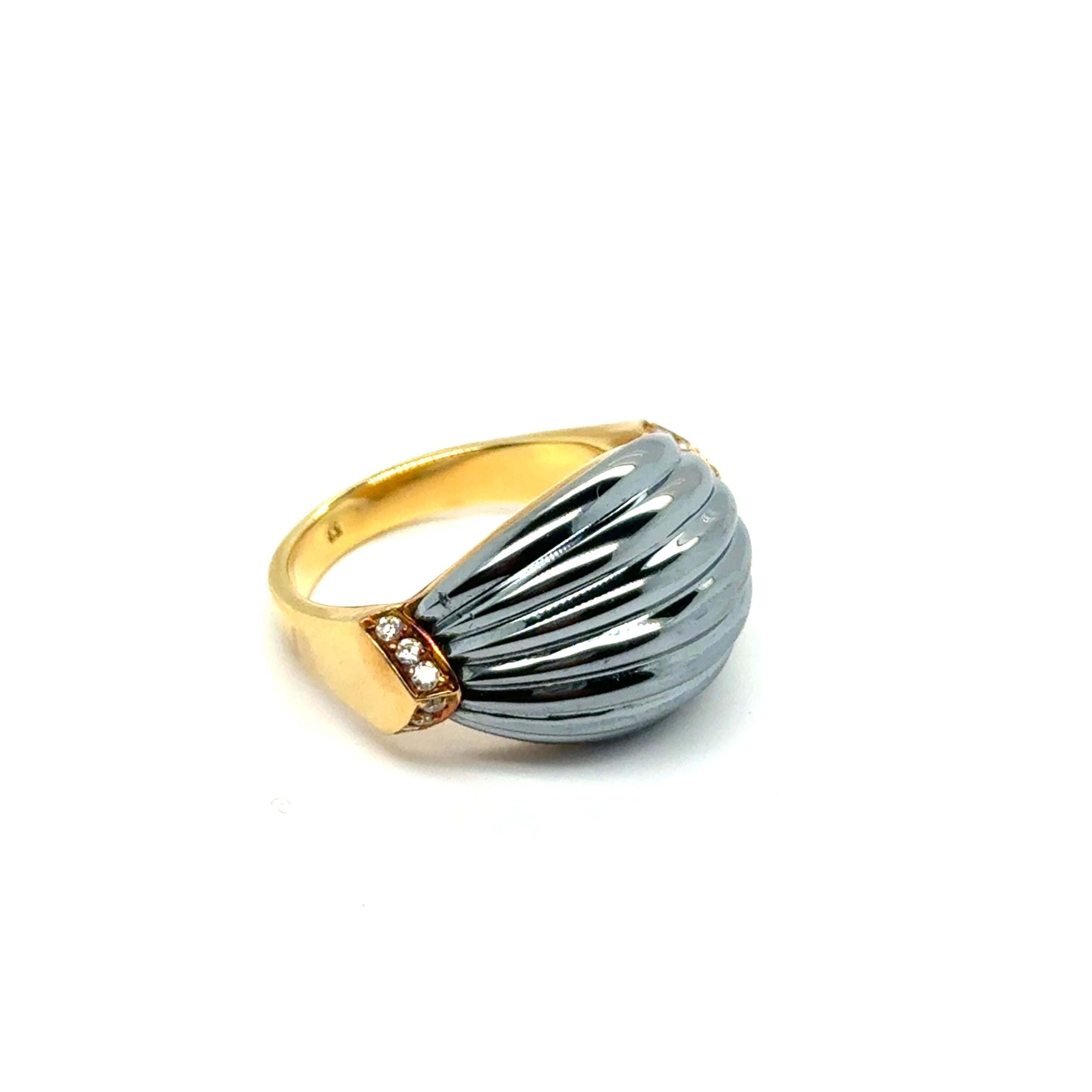 Cartier Bombe Ring with Hematite and Diamonds in 18 Karat Yellow Gold in vendita 3