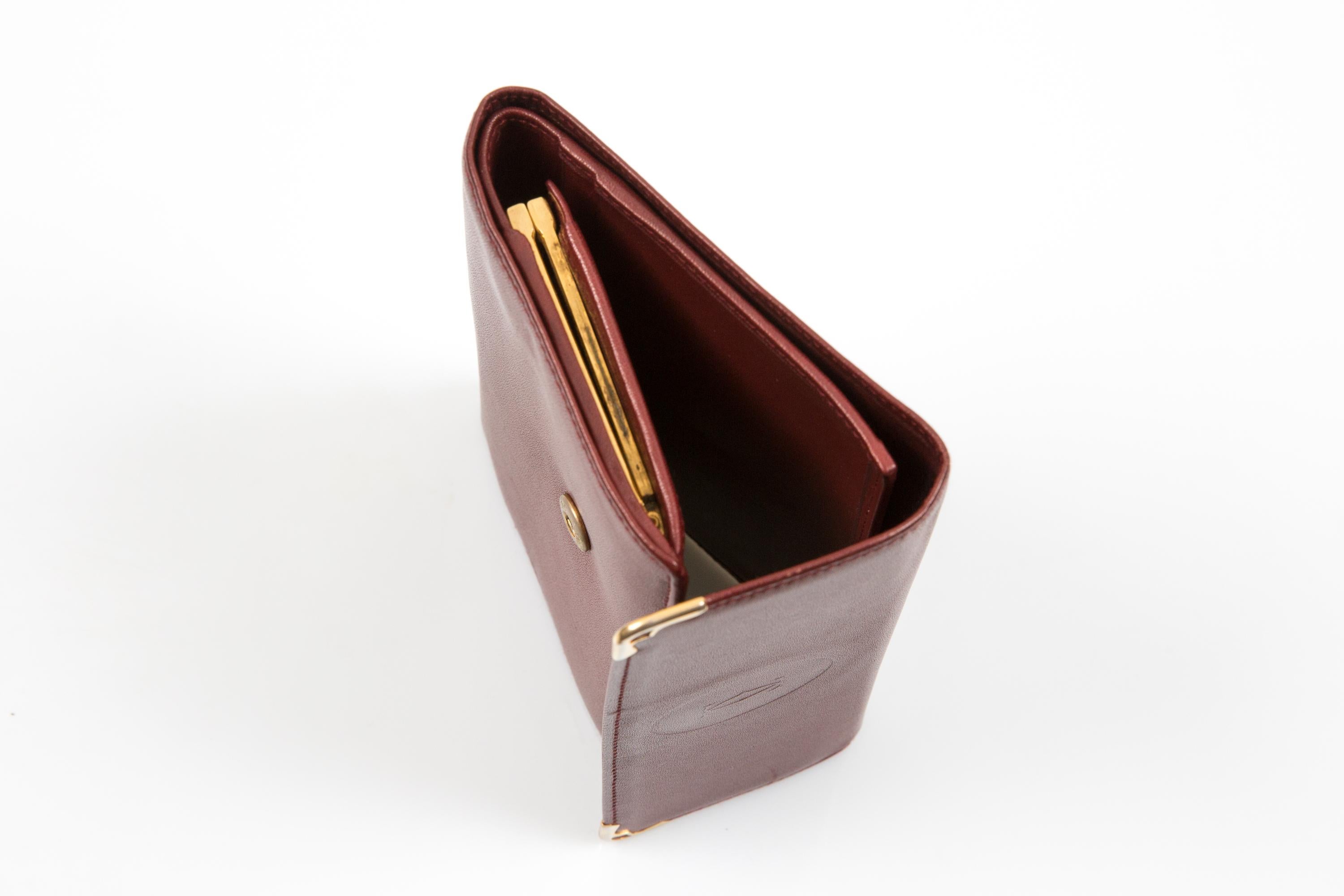 Femenino o masculino Cartera grande de piel burdeos Cartier en venta