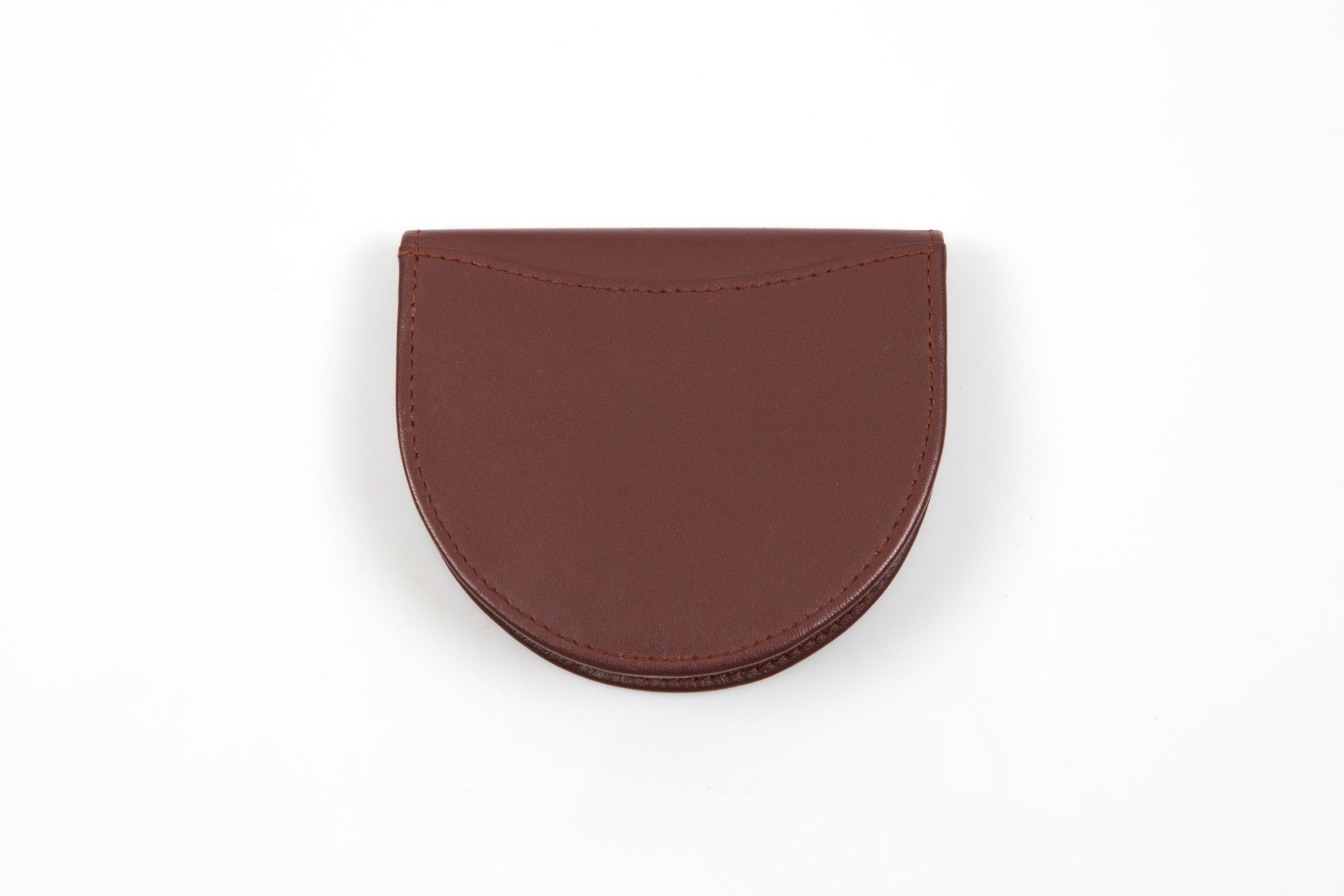 Étui à pièces de monnaie demi-lune en cuir bordeaux de Cartier Bon état - En vente à Paris, FR