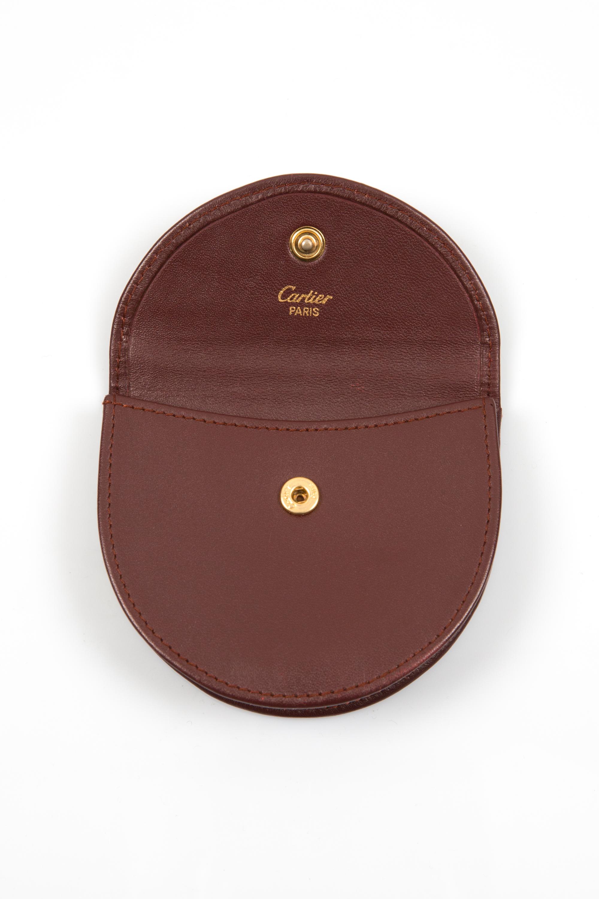 Étui à pièces de monnaie demi-lune en cuir bordeaux de Cartier Unisexe en vente