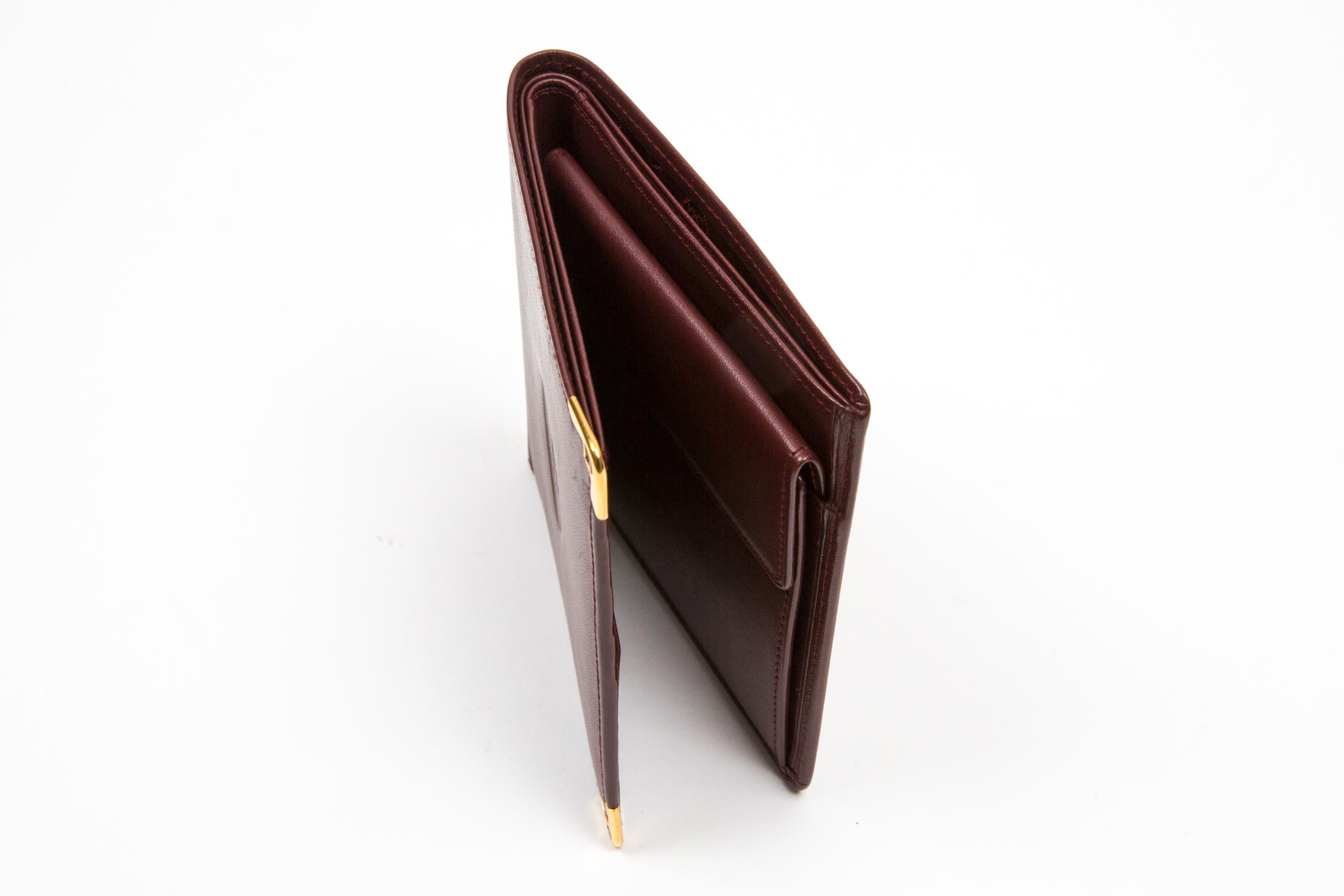 Cartier Bordeaux Leder Medium Quadratisches Portemonnaie Medium (Schwarz) im Angebot