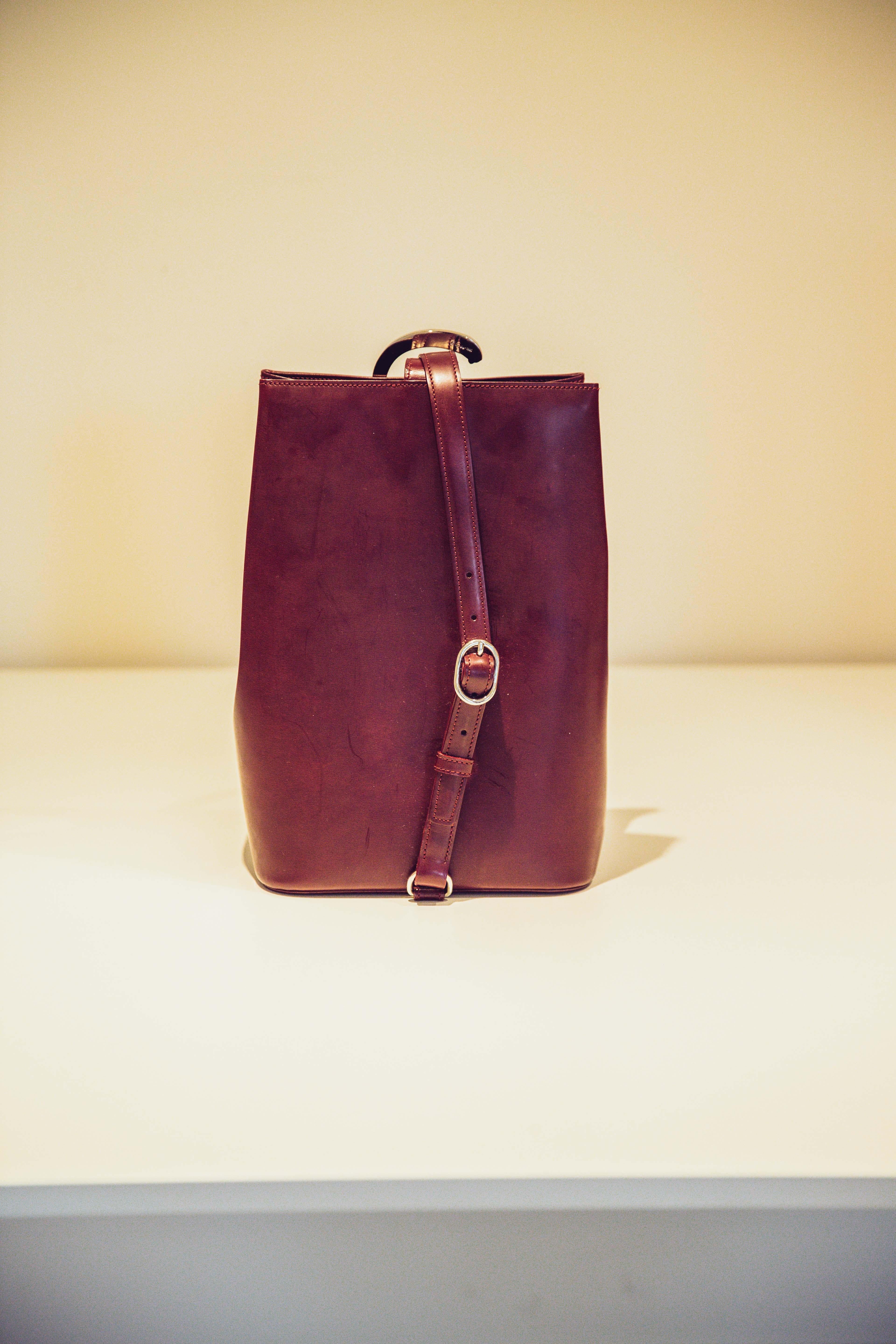 Cartier Bordeaux Leather Panthere Bucket Bag In Good Condition For Sale In Amsterdam, NL