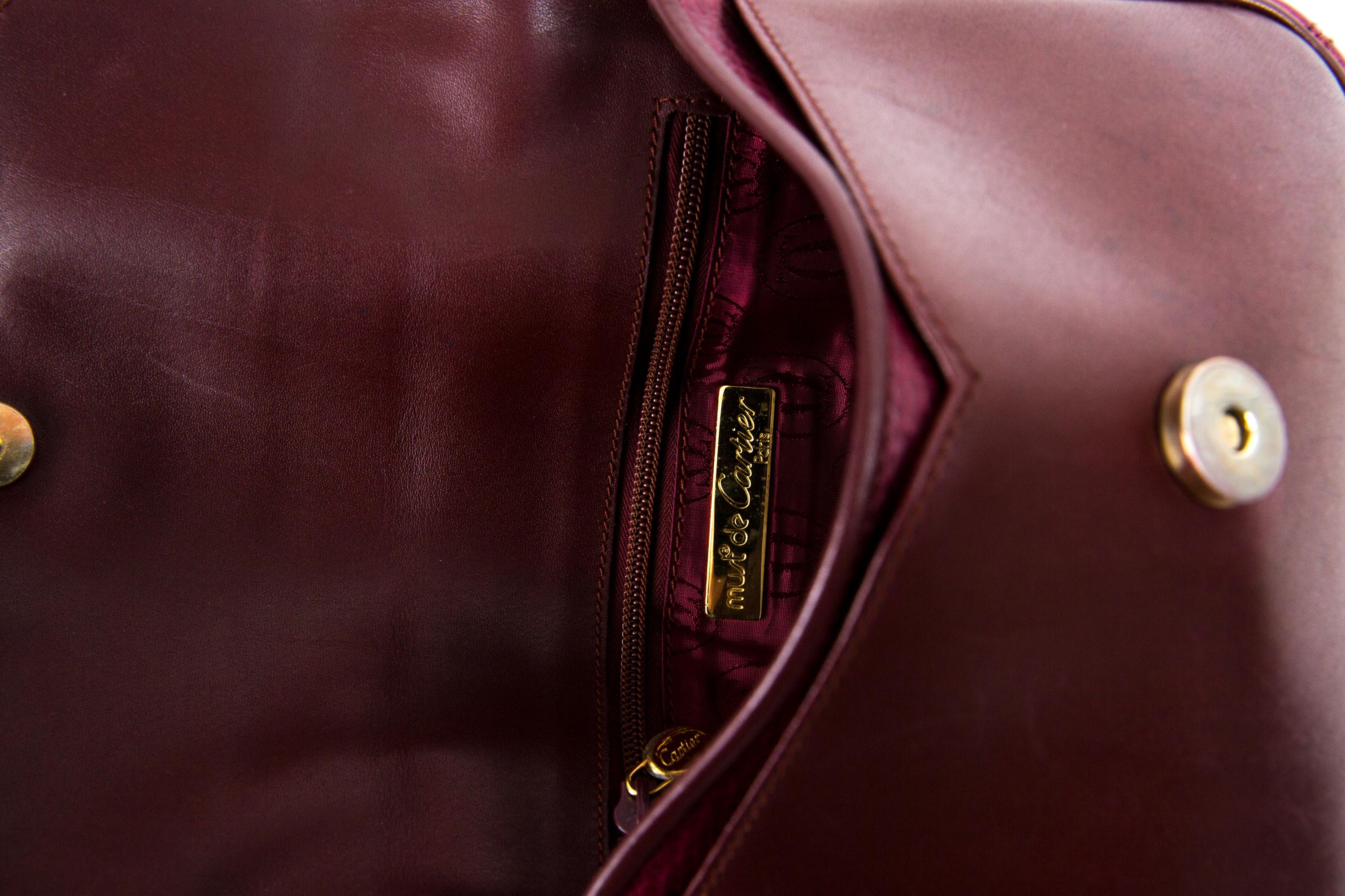 Cartier Bolso de hombro de piel burdeos en venta 2