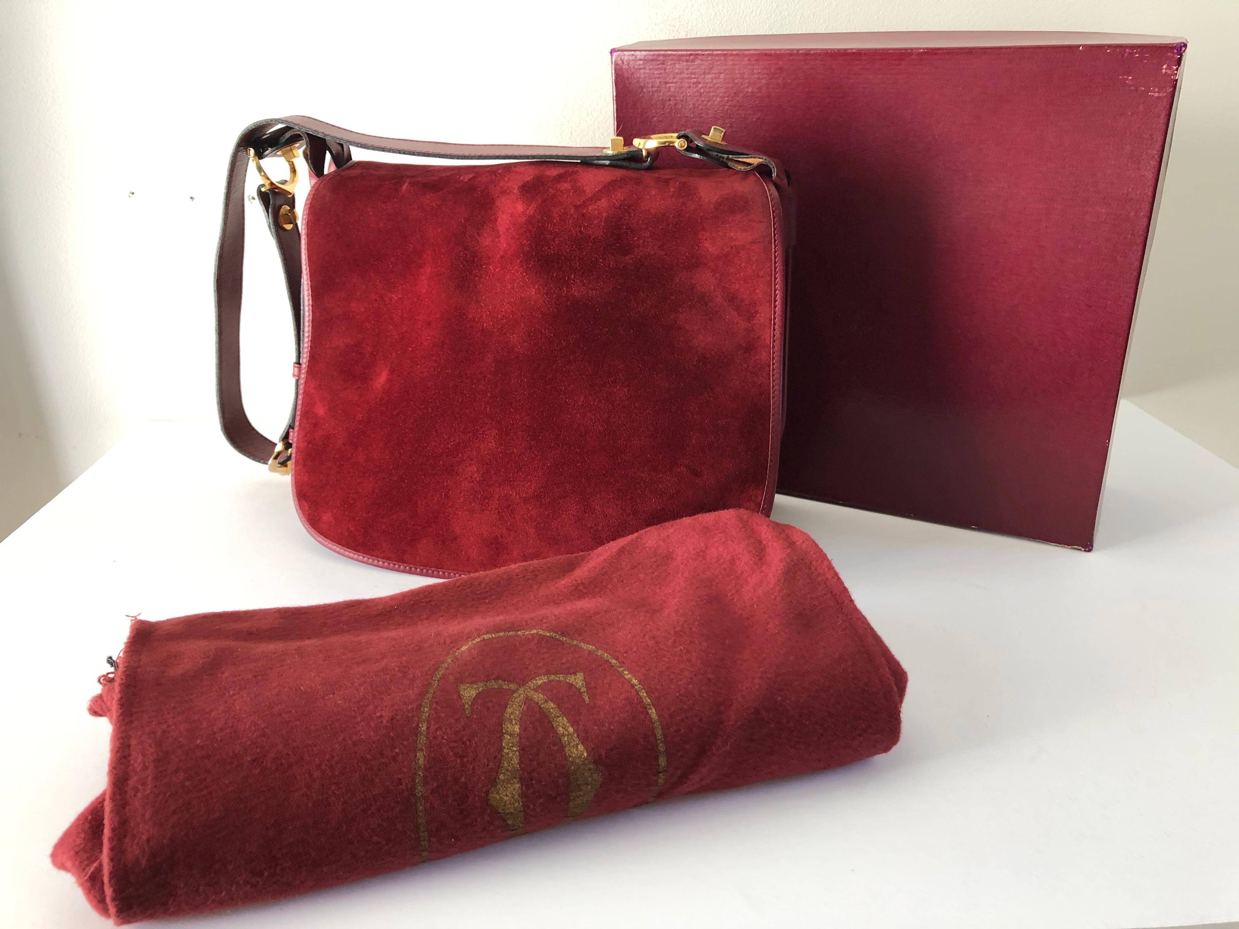 Cartier Le must de Cartier, Suede and leather burgundy shoulder pocketbook with gilt Buckle's 