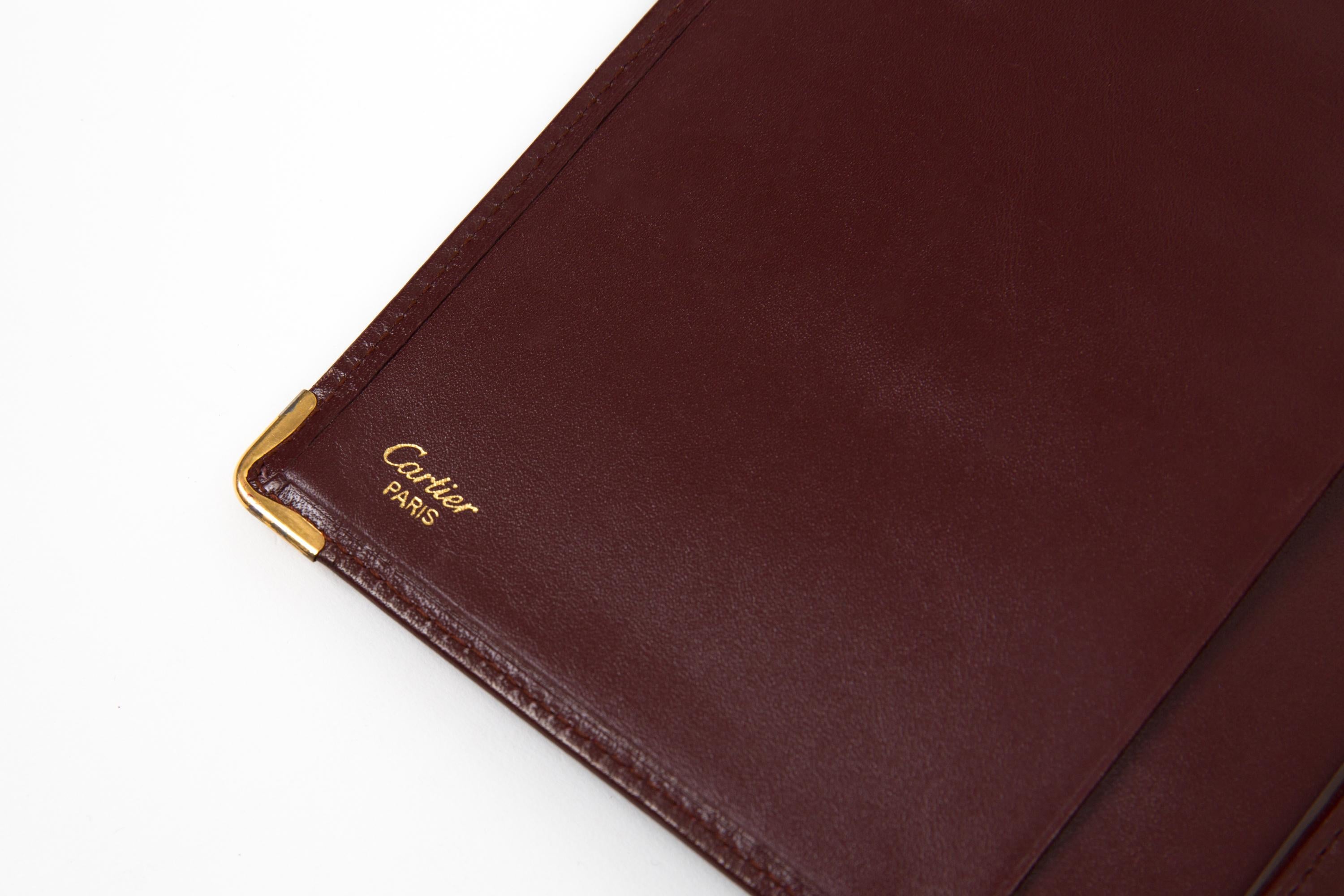 Cartier Bordeaux Textured Long Leather Wallet In Good Condition For Sale In Paris, FR