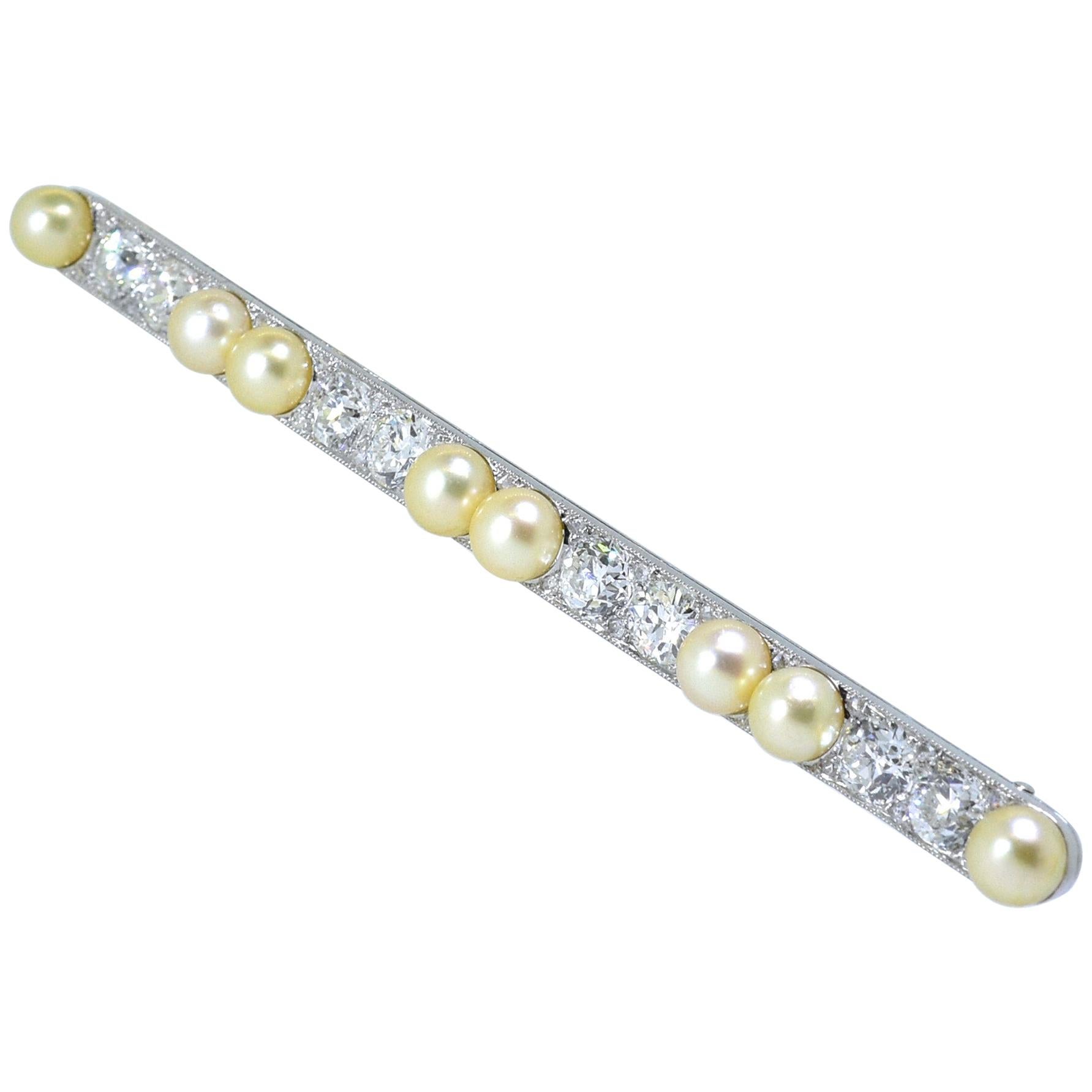 Cartier Brooch with Natural Pearls Diamonds in Platinum, circa 1915