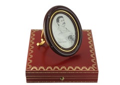 Cadre photo en émail brun et or de Cartier avec cabochons semi-précieux Emballé
