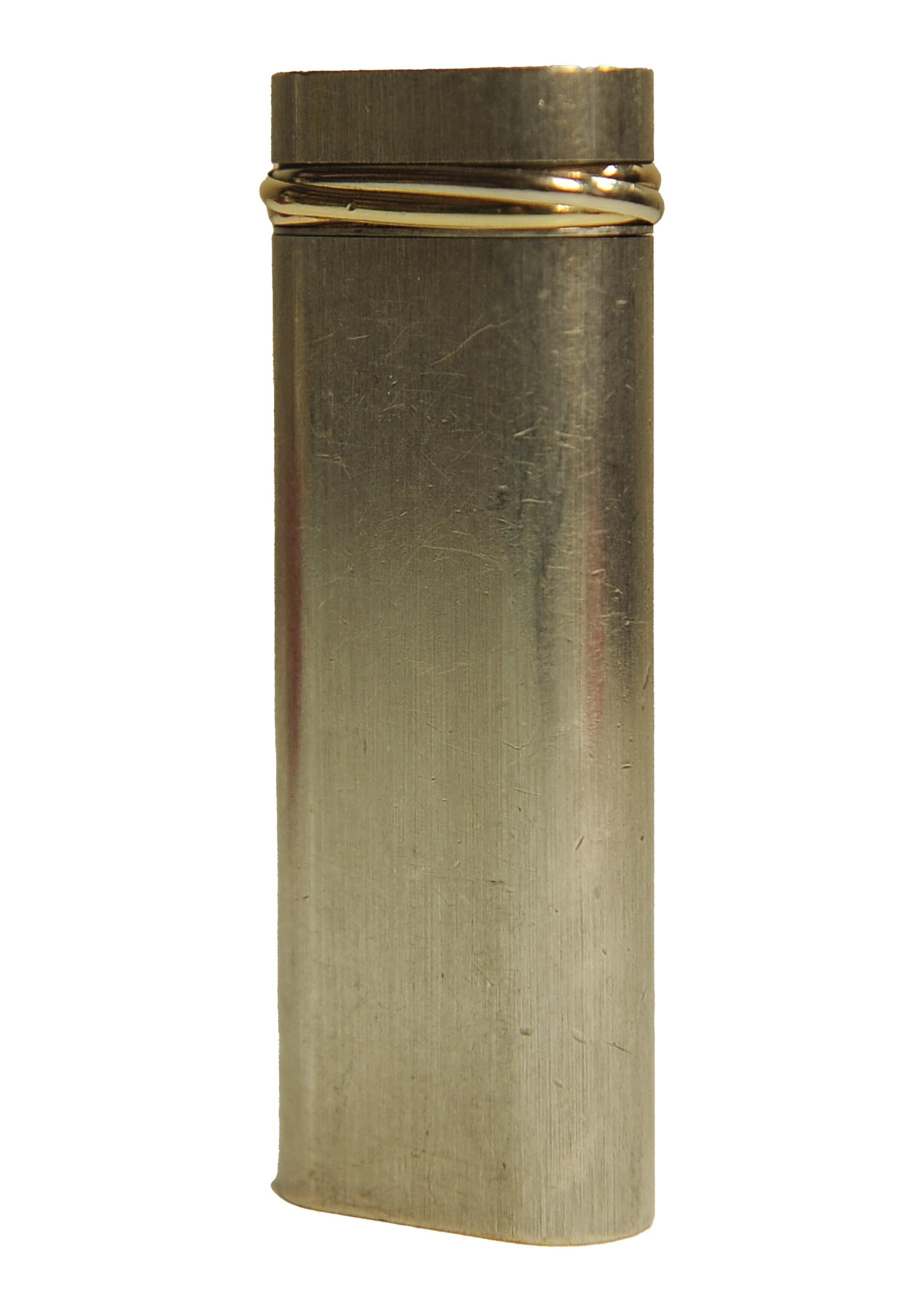 Accendino ovale Trinity in argento spazzolato di Cartier con scatola di Cartier in vendita 5