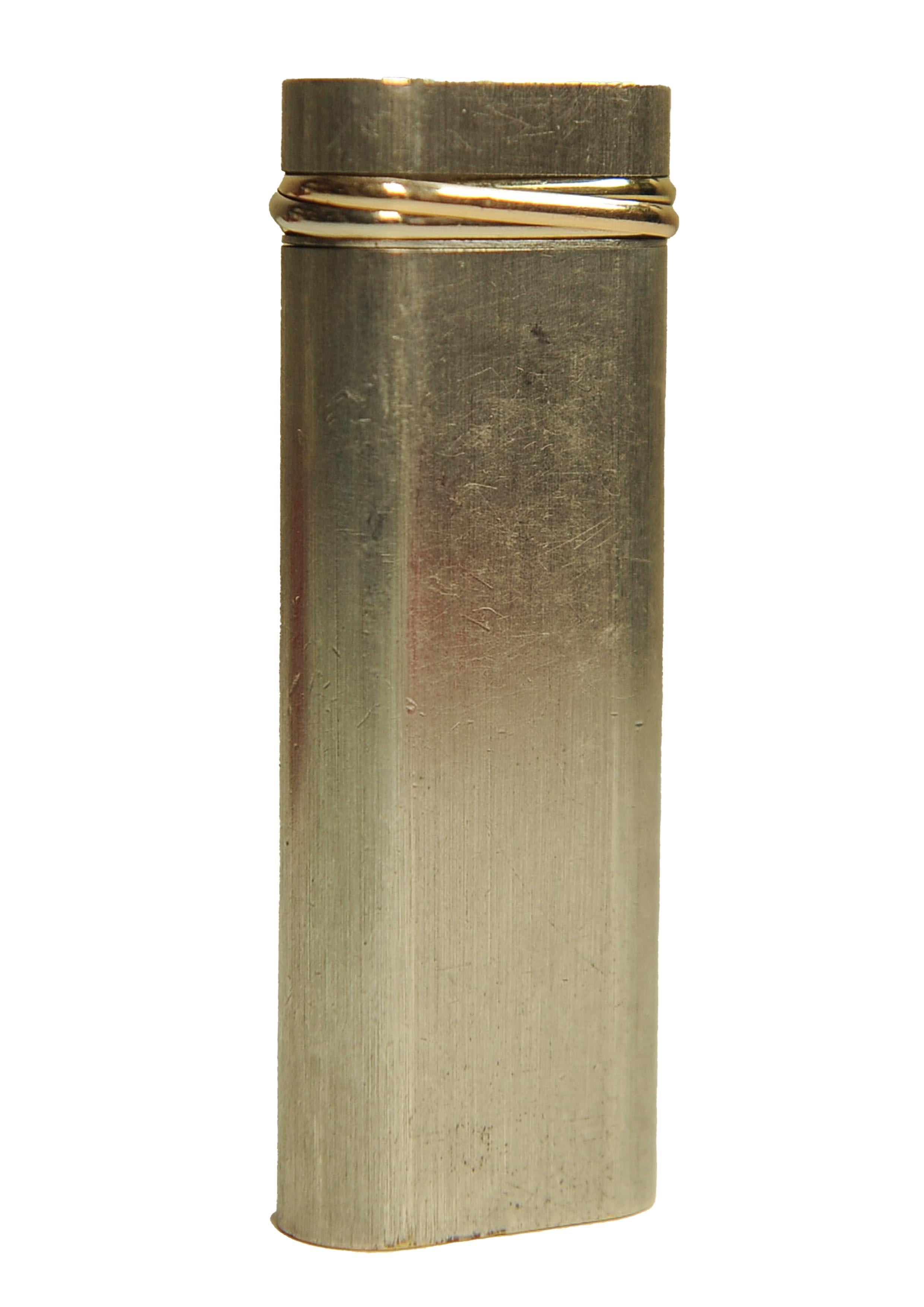 Accendino ovale Trinity in argento spazzolato di Cartier con scatola di Cartier in vendita 7