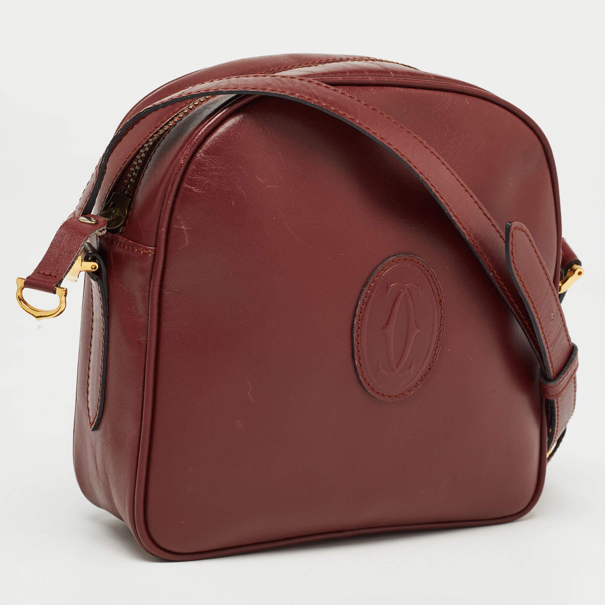 Cartier Burgundy Leather Must de Cartier Crossbody Bag In Good Condition For Sale In Dubai, Al Qouz 2