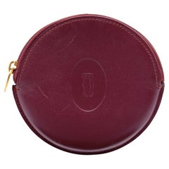 Cartier Portemonnaie aus burgunderrotem Leder mit runder Münze