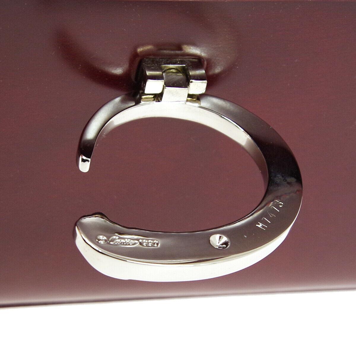 
Patent leather
Silver tone hardware
Twill lining
Turnlock closure
Made in France
Measures 8.5