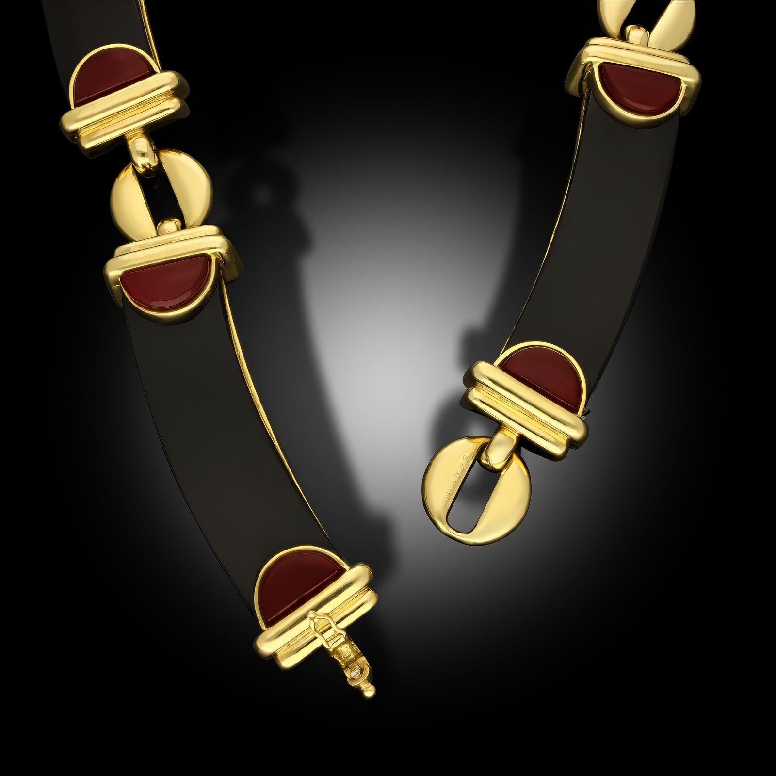 Women's or Men's Cartier by Aldo Cipullo Vintage Onyx, Carnelian and 18ct Yellow Gold Necklace For Sale