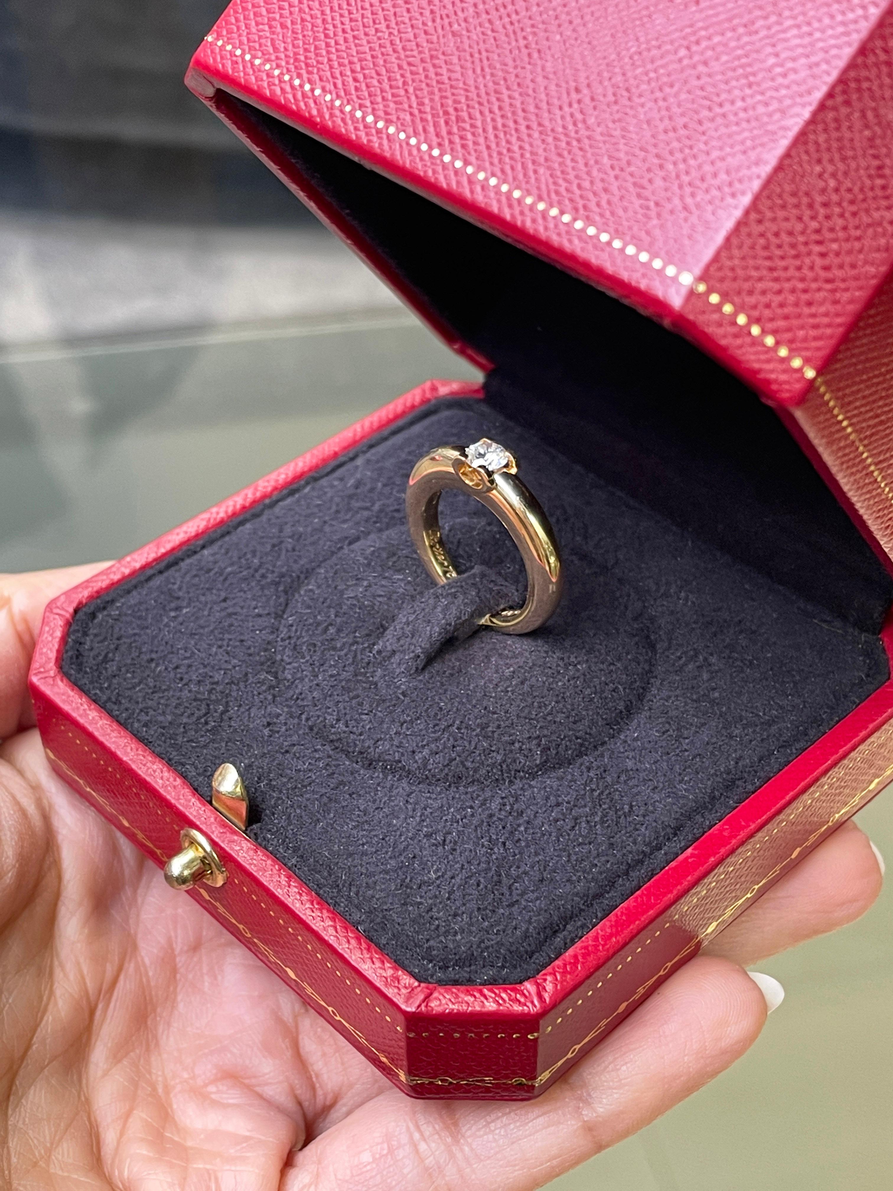 Cartier « C de Cartier » Bague de fiançailles solitaire en or jaune 18 carats avec diamants Excellent état - En vente à London, GB