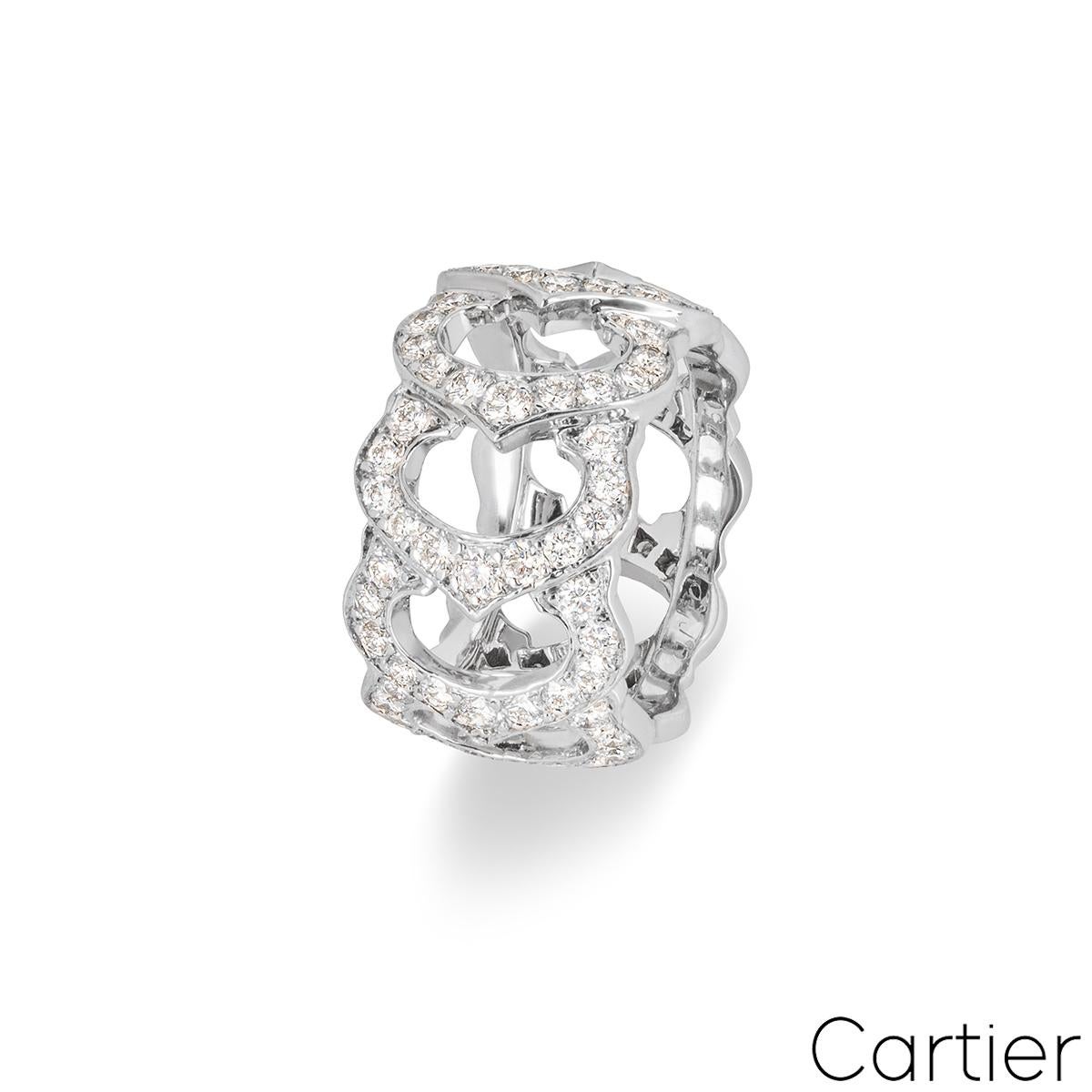 Une belle bague vintage en or blanc 18k de la collection C de Cartier de Cartier. La bague ajourée est composée de 9 motifs en forme de C emboîtés les uns dans les autres, chacun étant serti de 11 diamants ronds de taille brillant d'une valeur