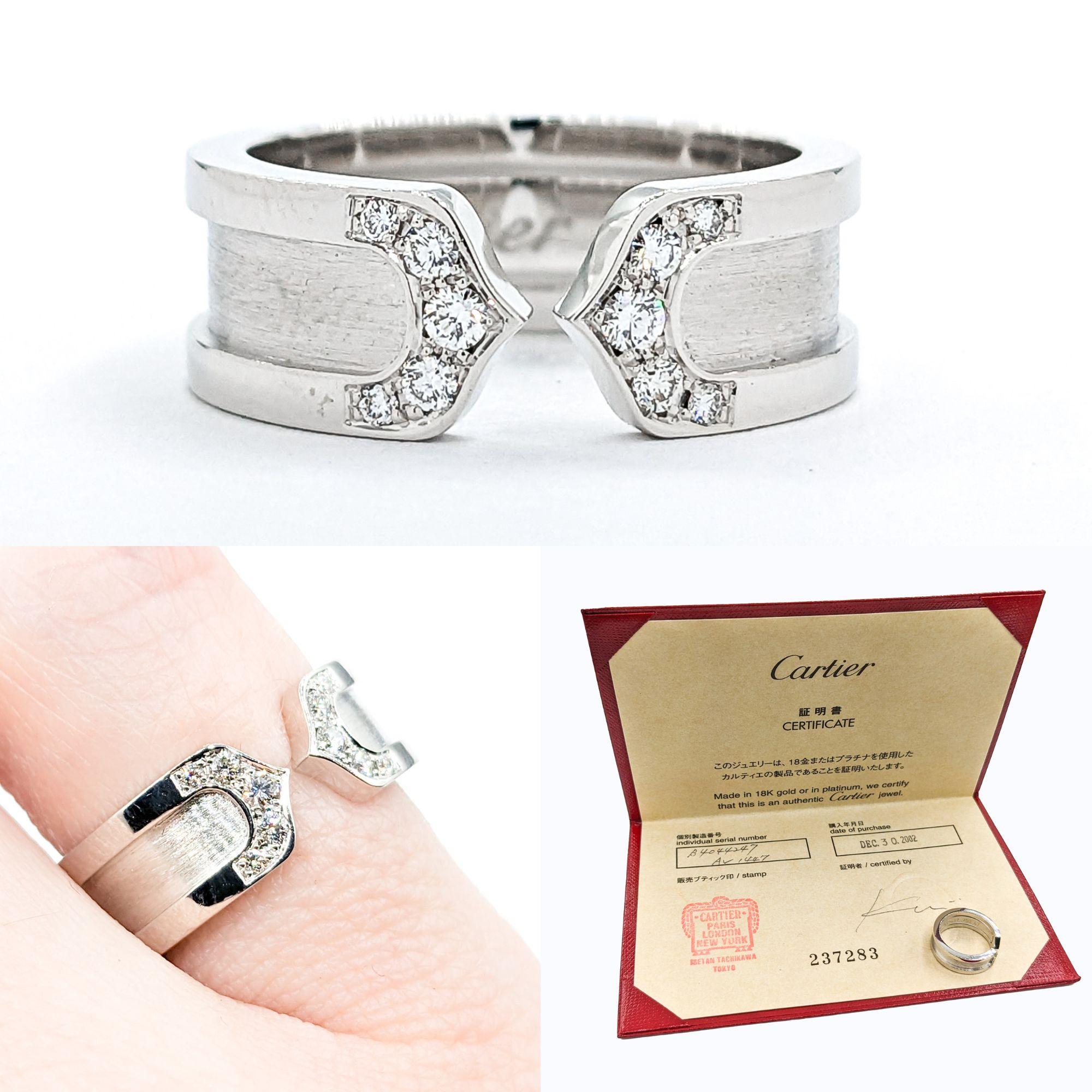 Cartier C2 Diamantring aus Weißgold mit Diamanten

Wir präsentieren einen raffinierten Diamant-Modenring, der meisterhaft aus 18-karätigem Weißgold gefertigt ist. Dieses exquisite Stück besteht aus 0,21 Pfund Diamanten, die für ihre Reinheit (VS)