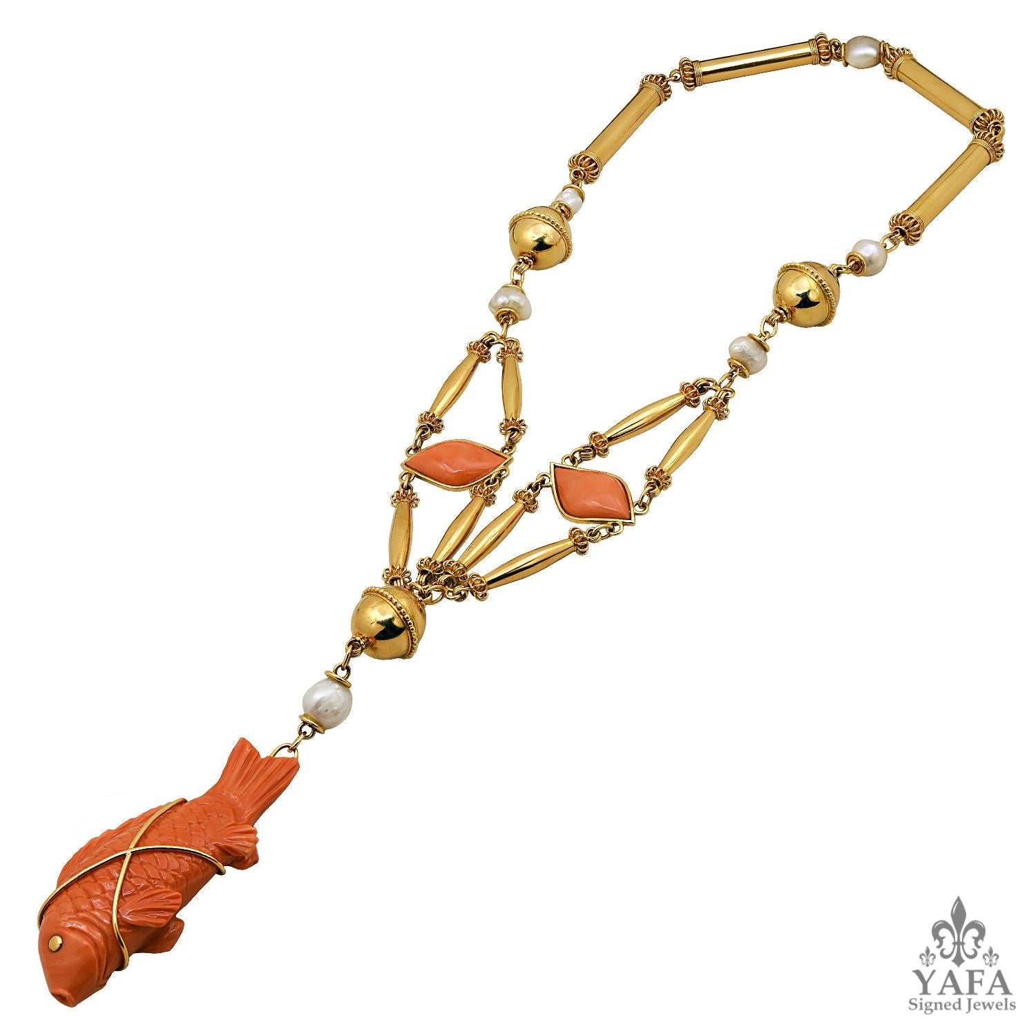 CARTIER Cabochon Carved Coral Fish Necklace
18k yellow gold fish motif necklace, set with cabochon, carved coral, pearls, pendant detachable.
Signed “CARTIER PARIS“