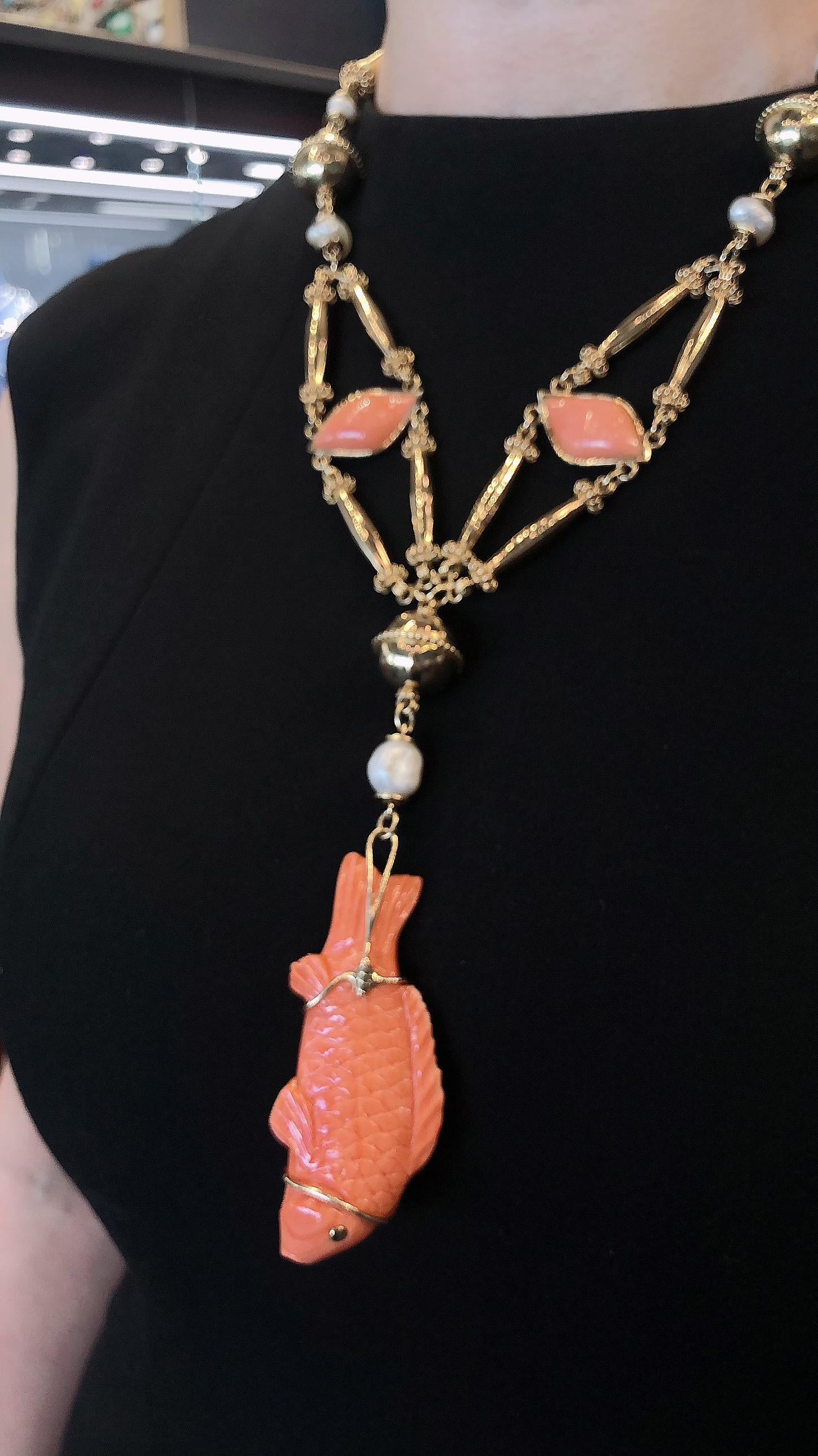 Round Cut Cartier Cabochon Carved Coral Fish Necklace For Sale
