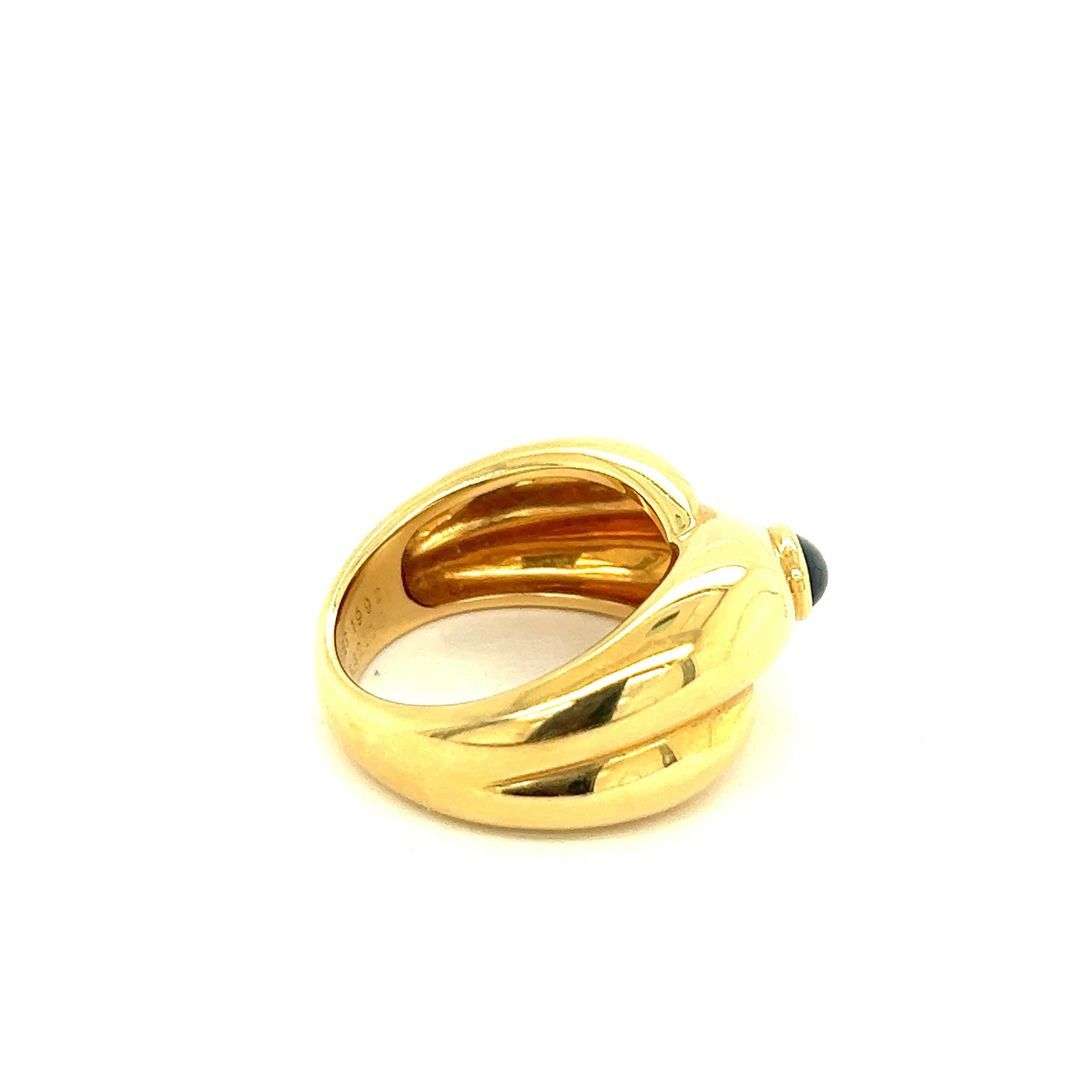 Cartier Cabochon Sapphire 18k Yellow Gold Ring, 1992 In Excellent Condition In New York, NY