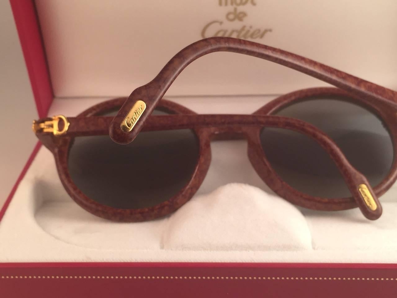 Lunettes de soleil Cartier Cabriolet rondes marron 49MM dorées, France, années 1990 2